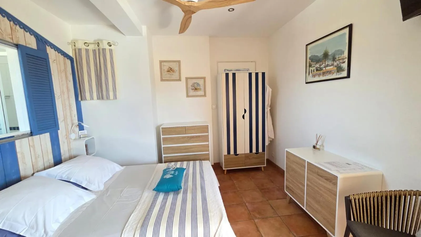 Bed in la cigale sous l'olivier