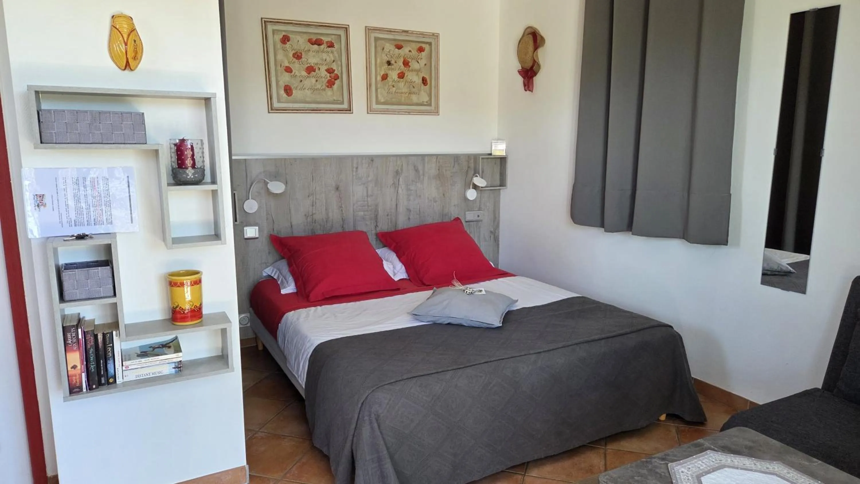 Bed in la cigale sous l'olivier