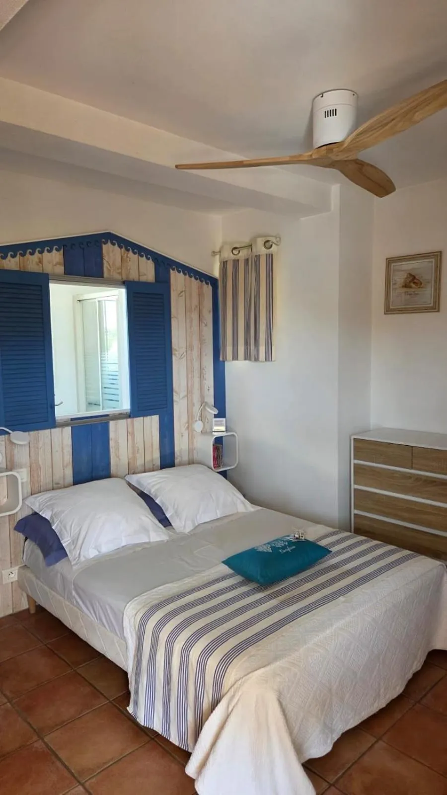 Bed in la cigale sous l'olivier