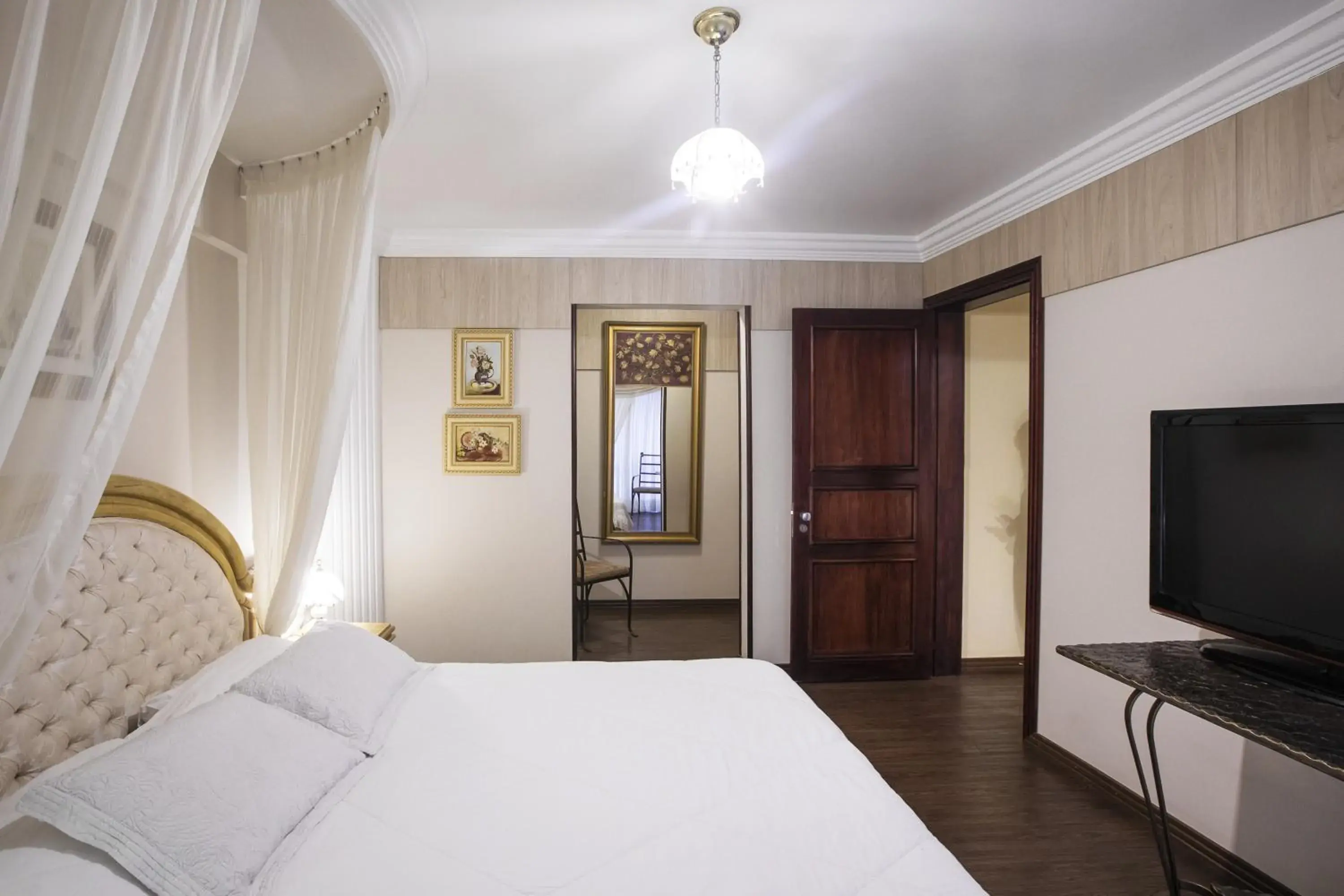 Photo of the whole room, Bed in Hotel Lang Palace - Fica no Centro da Cidade Photo of the whole room, Bed in Hotel Lang Palace - Fica no Centro da Cidade