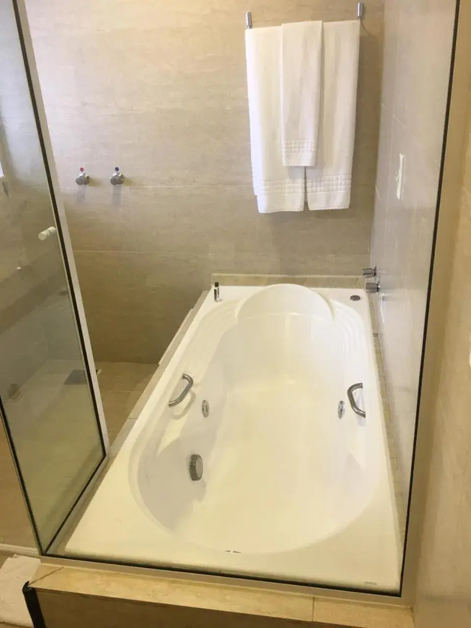 Suite with Balcony - single occupancy in Hotel Lang Palace - Fica no Centro da Cidade Suite with Balcony - single occupancy in Hotel Lang Palace - Fica no Centro da Cidade