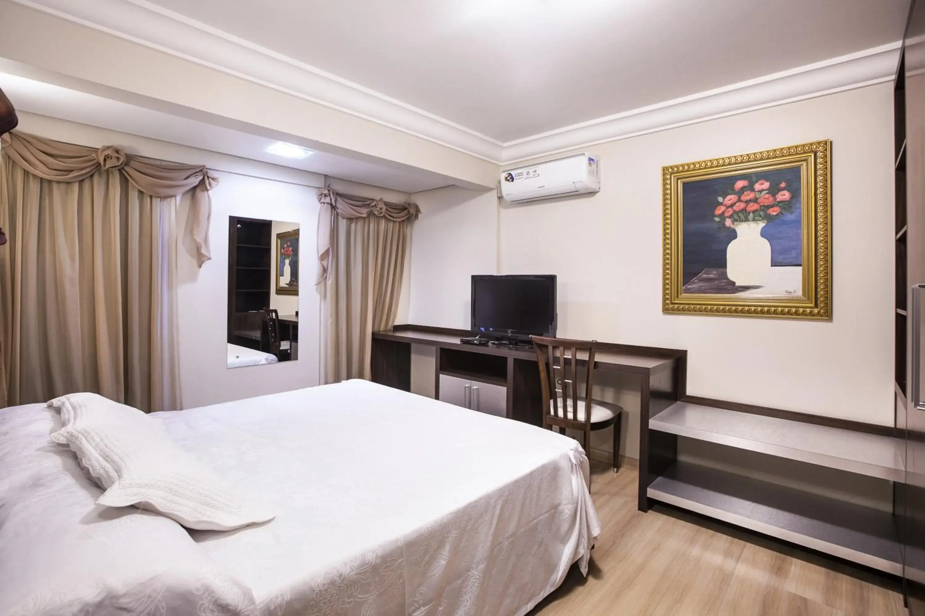 Bed in Hotel Lang Palace - Fica no Centro da Cidade Bed in Hotel Lang Palace - Fica no Centro da Cidade