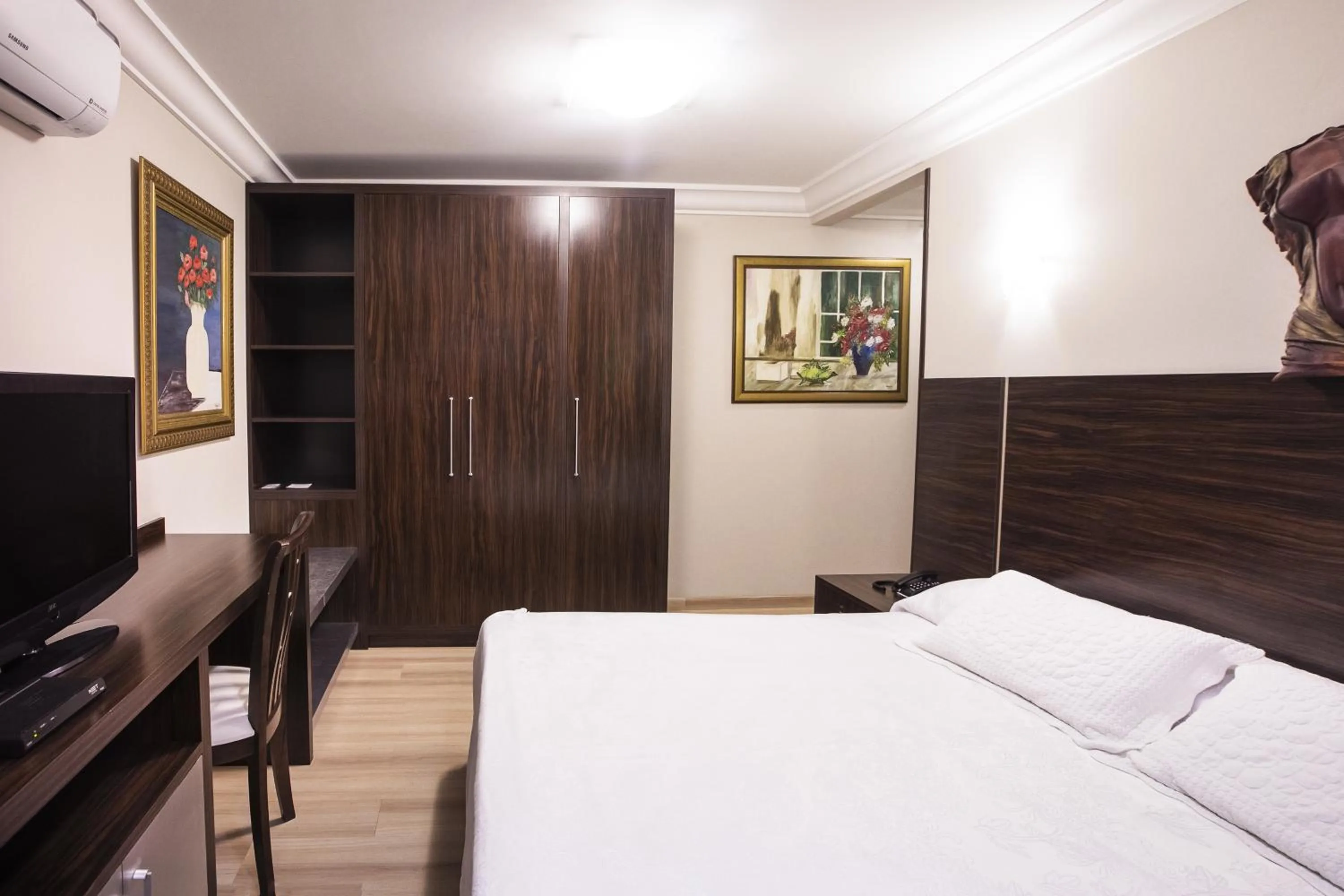 Bedroom, Bed in Hotel Lang Palace - Fica no Centro da Cidade