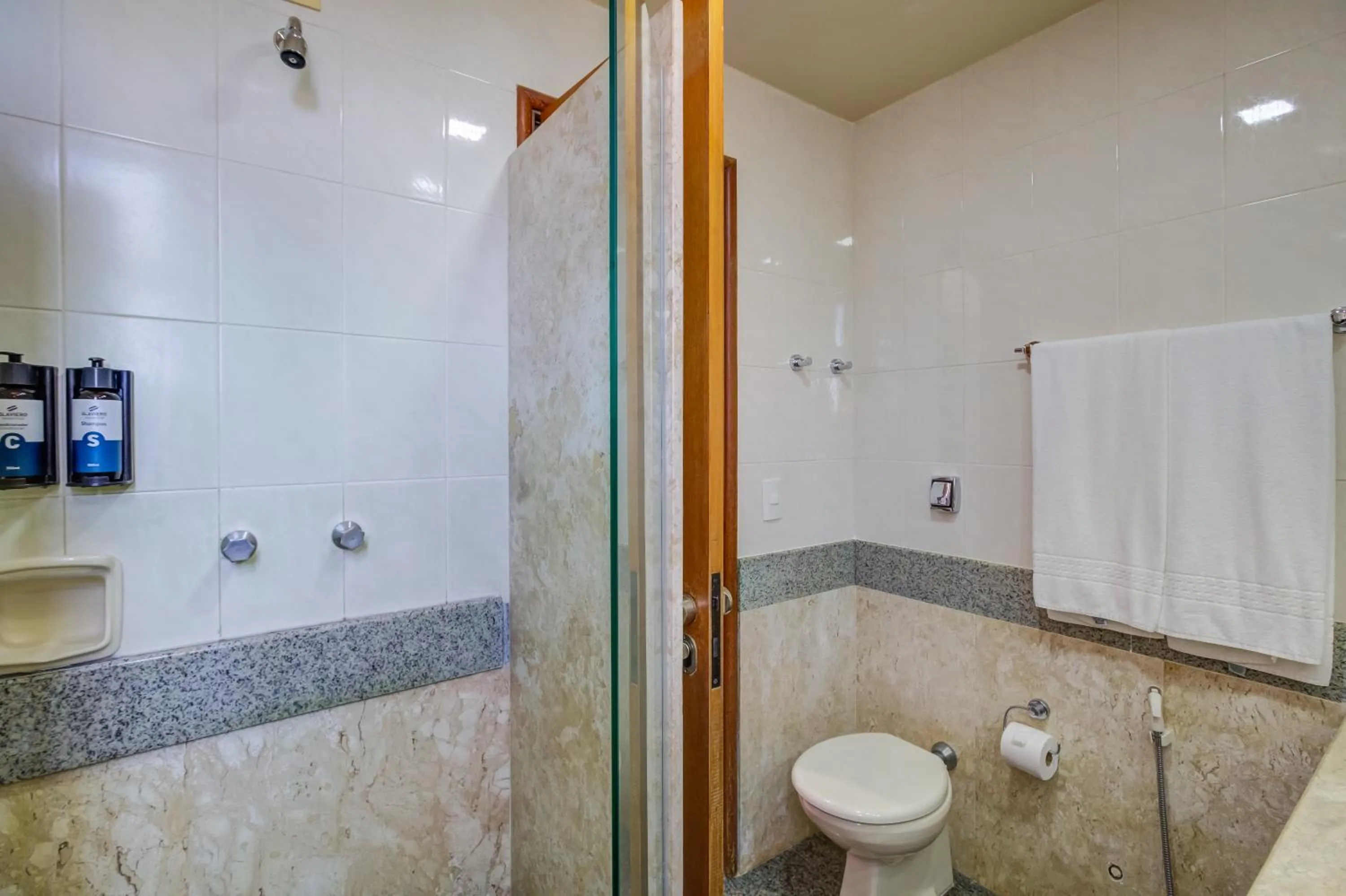 Bathroom in Slaviero Londrina Flat
