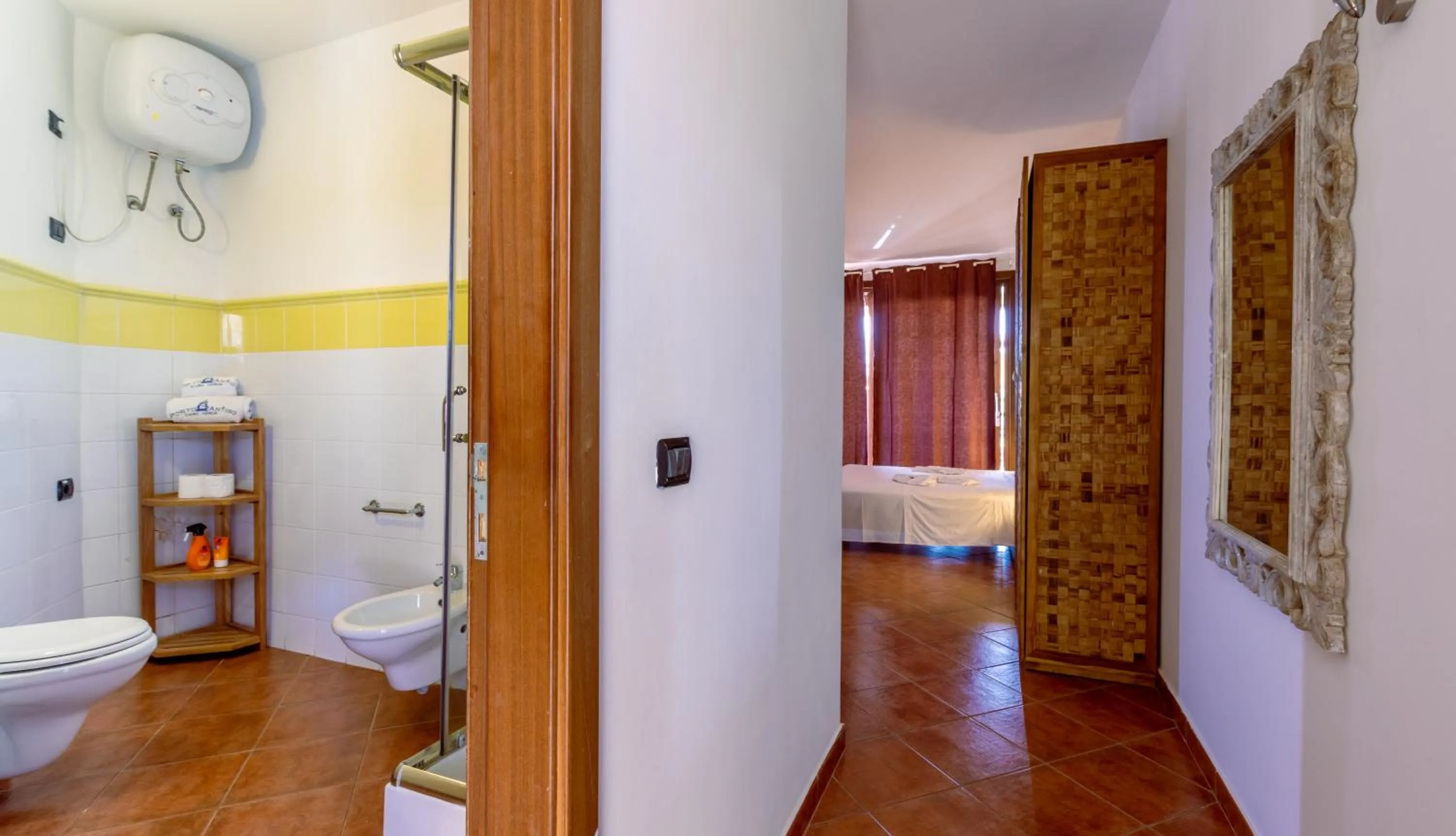 Photo of the whole room, Bed in Porto Antigo Hotel BB