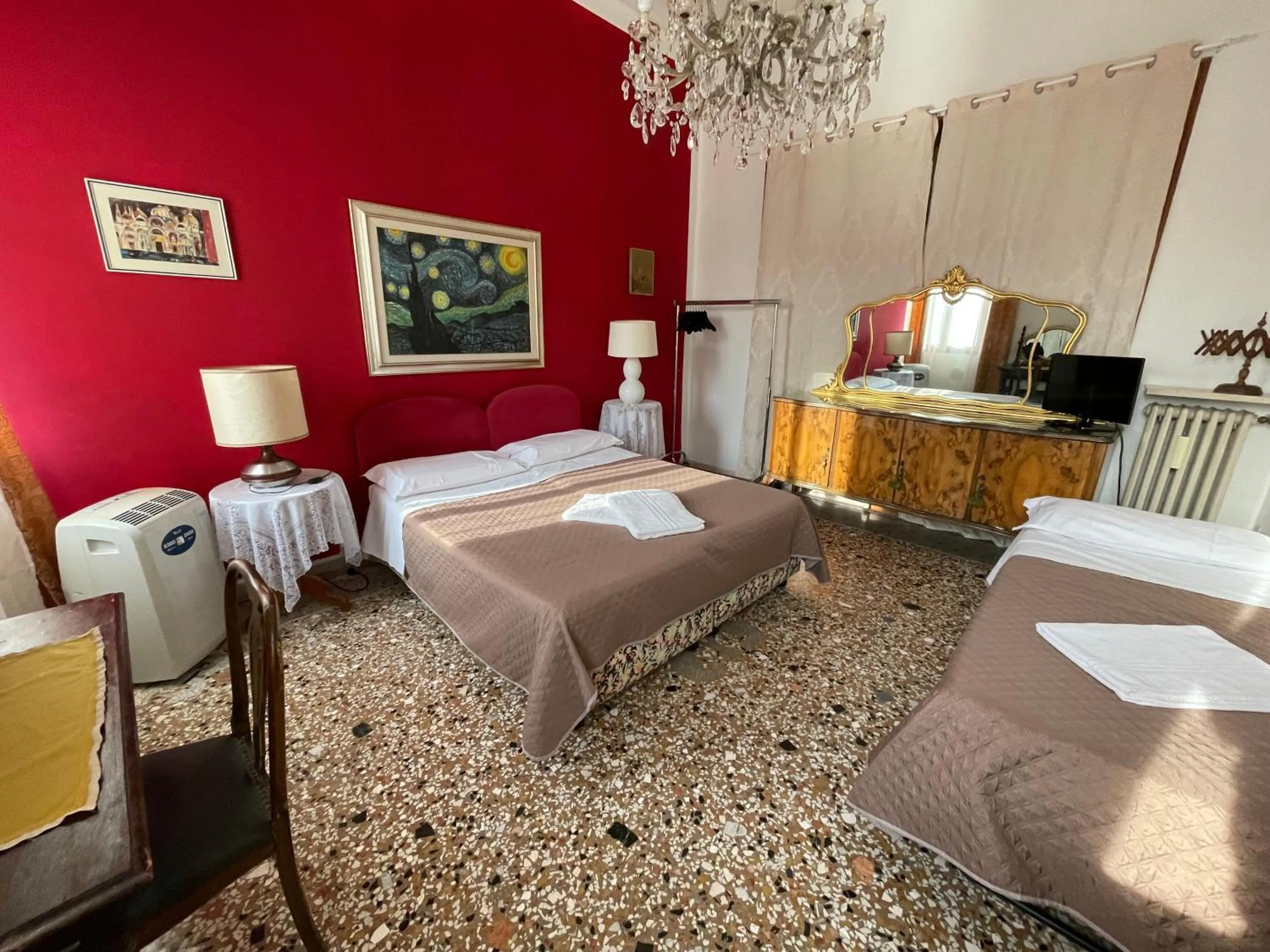 Photo of the whole room, Bed in Princess Guest House Canal View