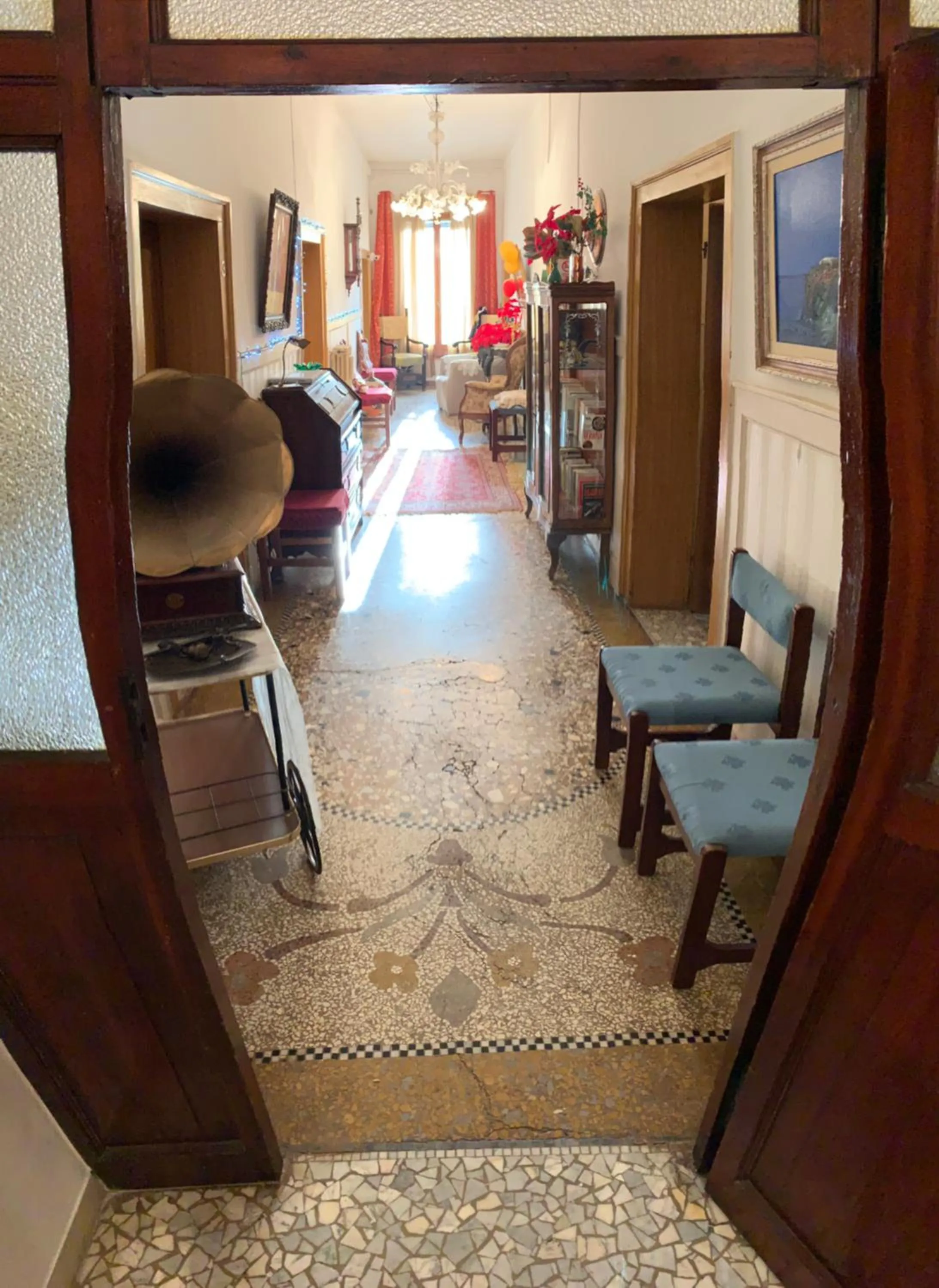 Communal lounge/ TV room in Princess Guest House Canal View