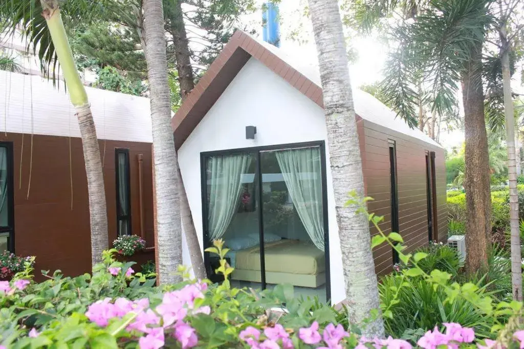 Property building in Villa Navin Property building in Villa Navin