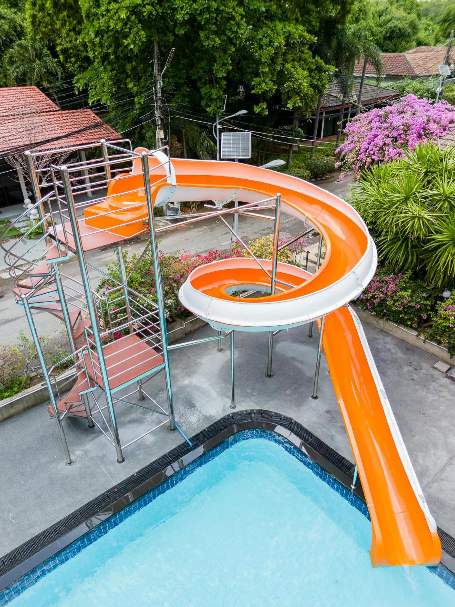 Swimming pool in Villa Navin
