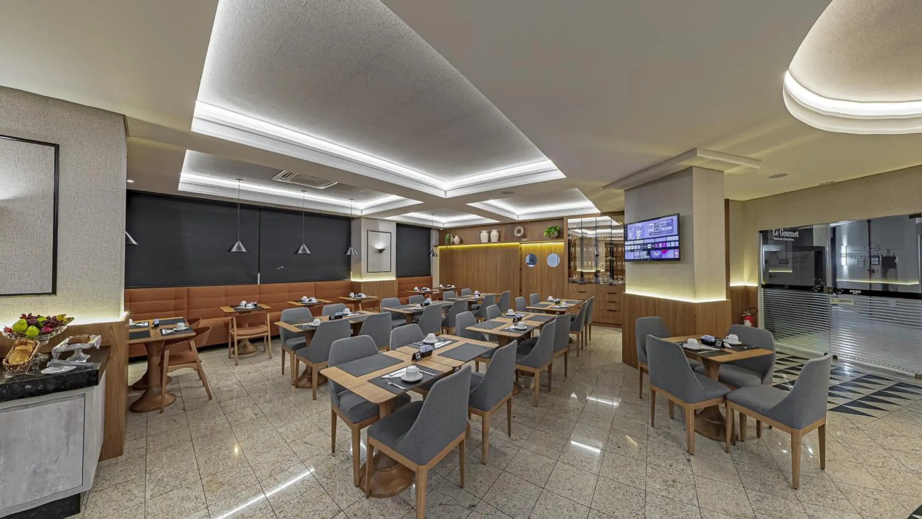 Restaurant/places to eat in Hotel Metrópole Maringá Restaurant/places to eat in Hotel Metrópole Maringá