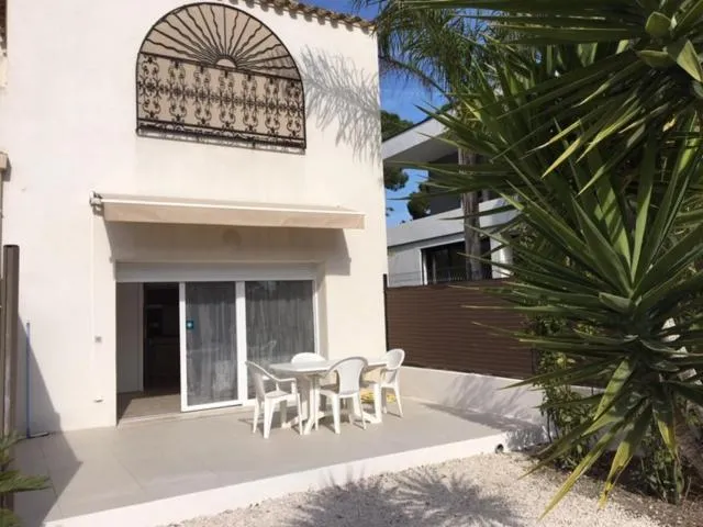 Property building in Appartements Les Pesquiers Hyères Plage