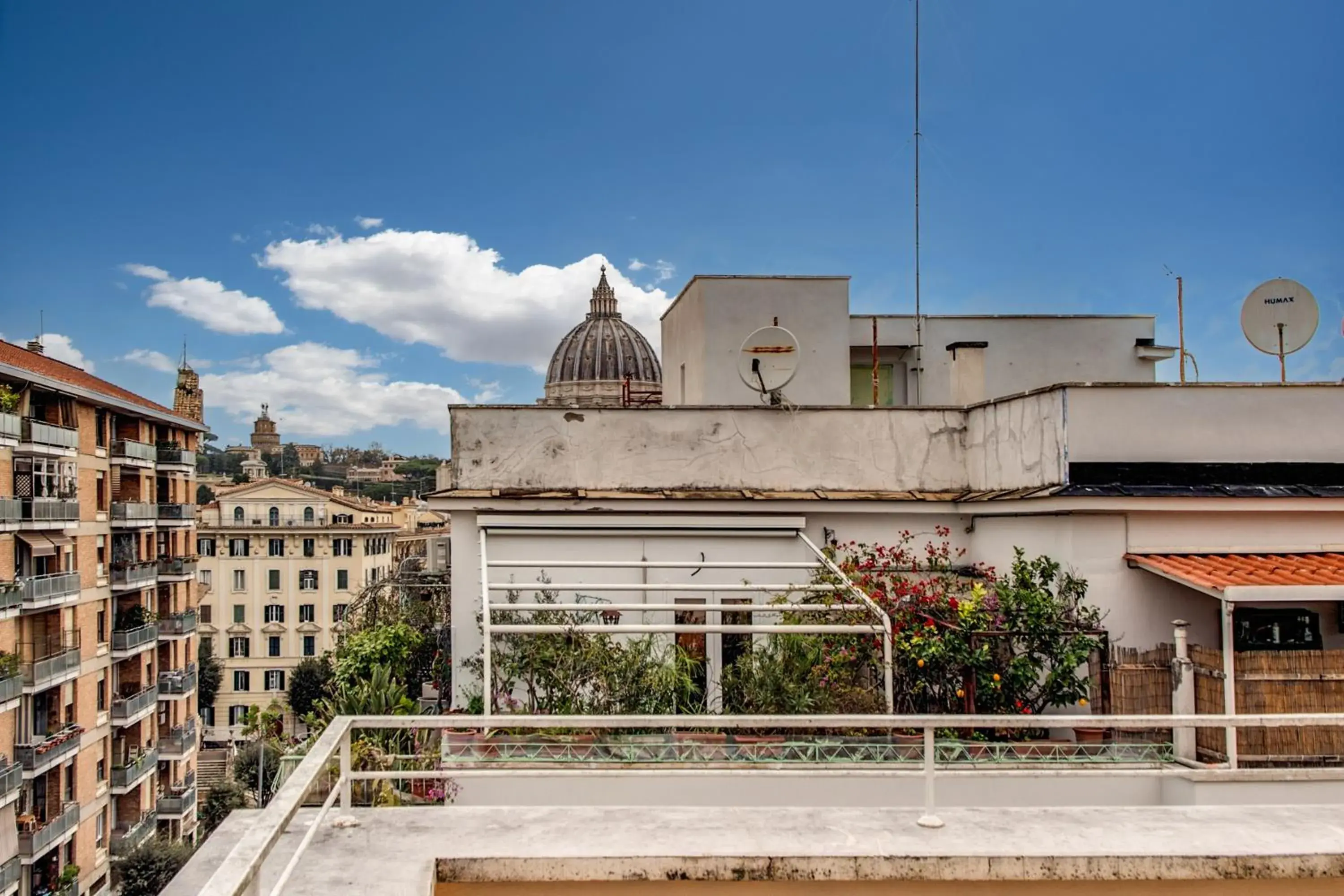 Deluxe Double Room with Balcony in Casa per Ferie Ravasco San Pietro Deluxe Double Room with Balcony in Casa per Ferie Ravasco San Pietro