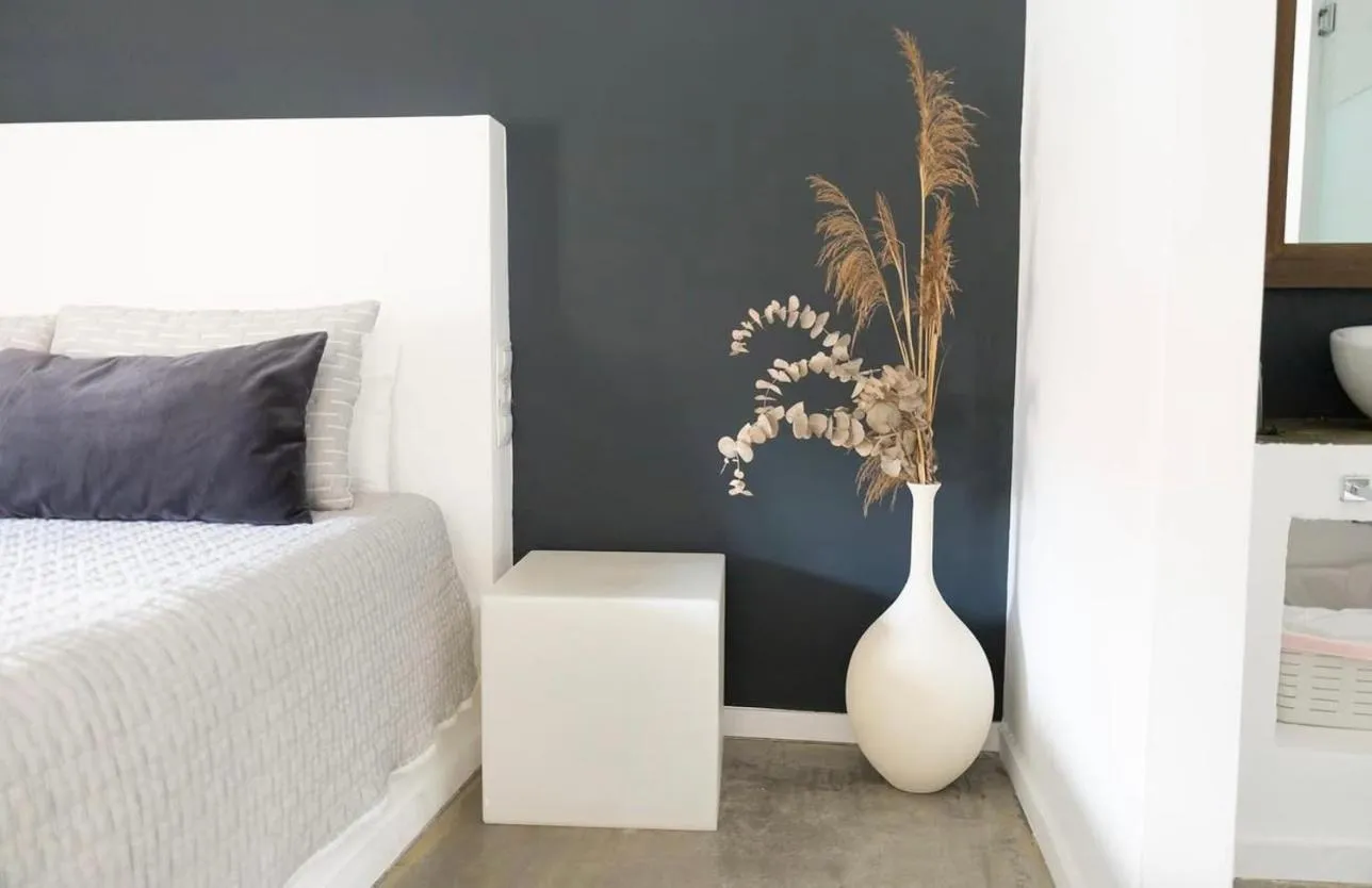 Decorative detail, Bed in Hotel Raimblanc