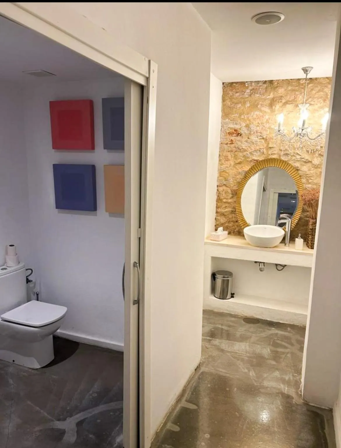 Toilet in Hotel Raimblanc