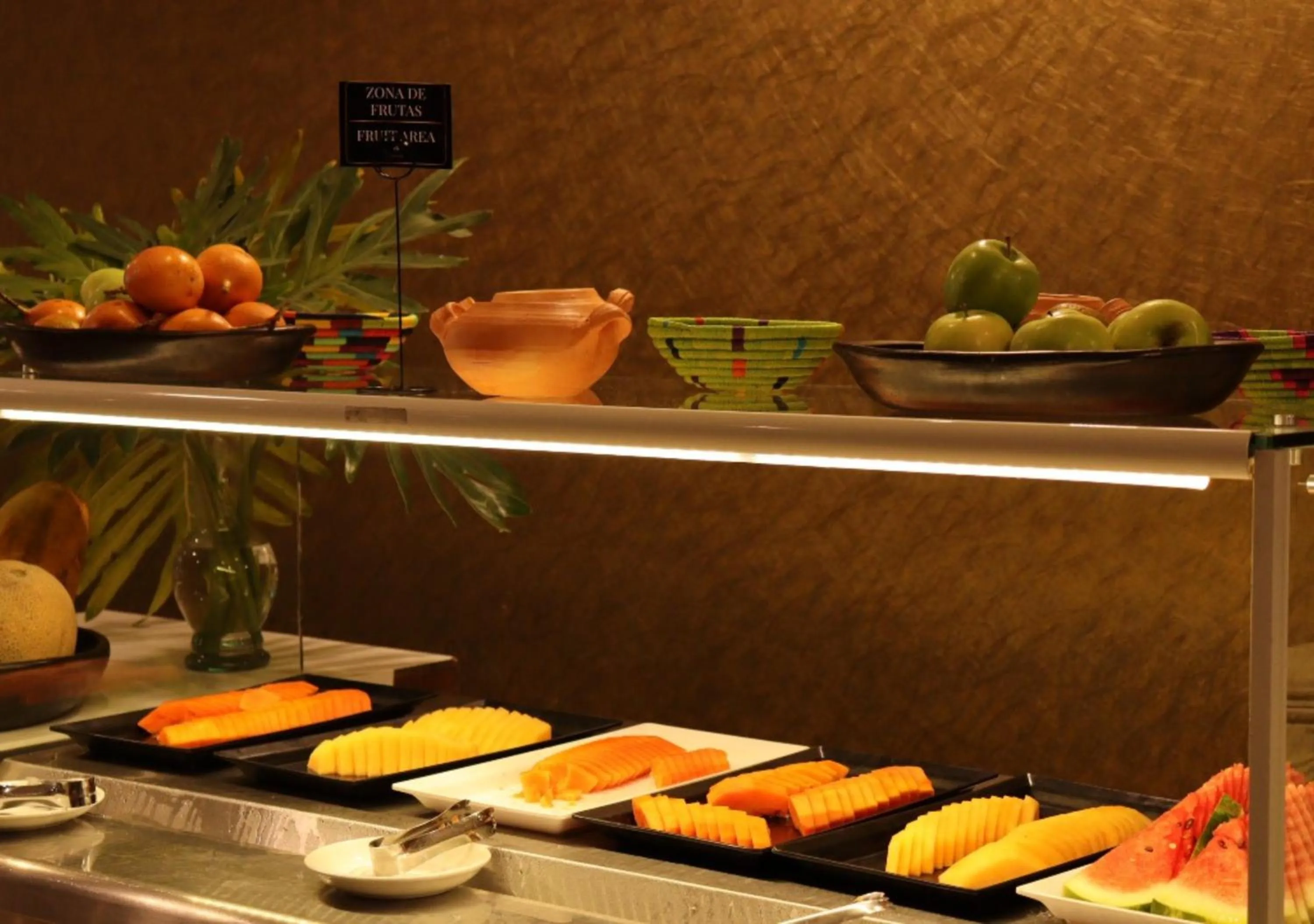 Restaurant/places to eat in Hotel Grand Park