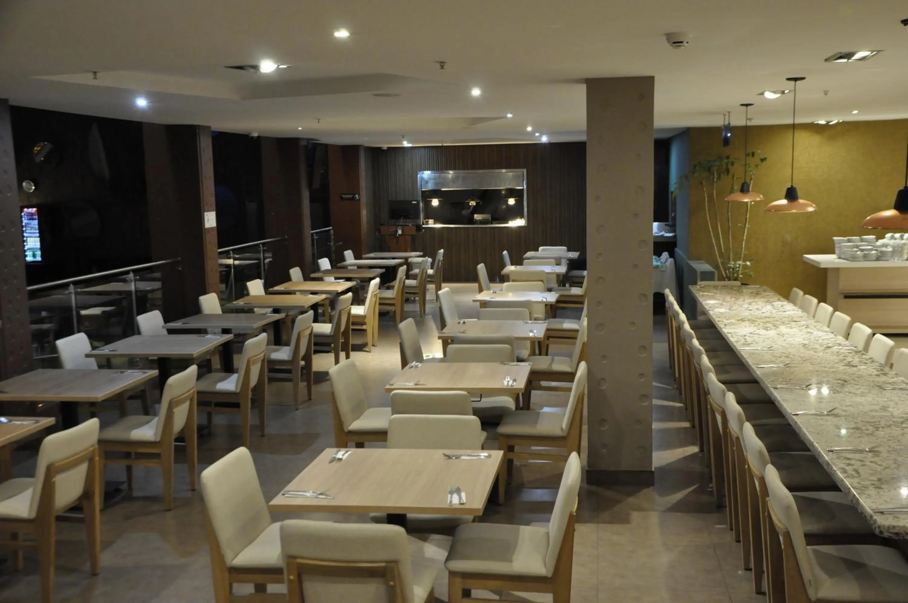 Restaurant/places to eat in Hotel Grand Park