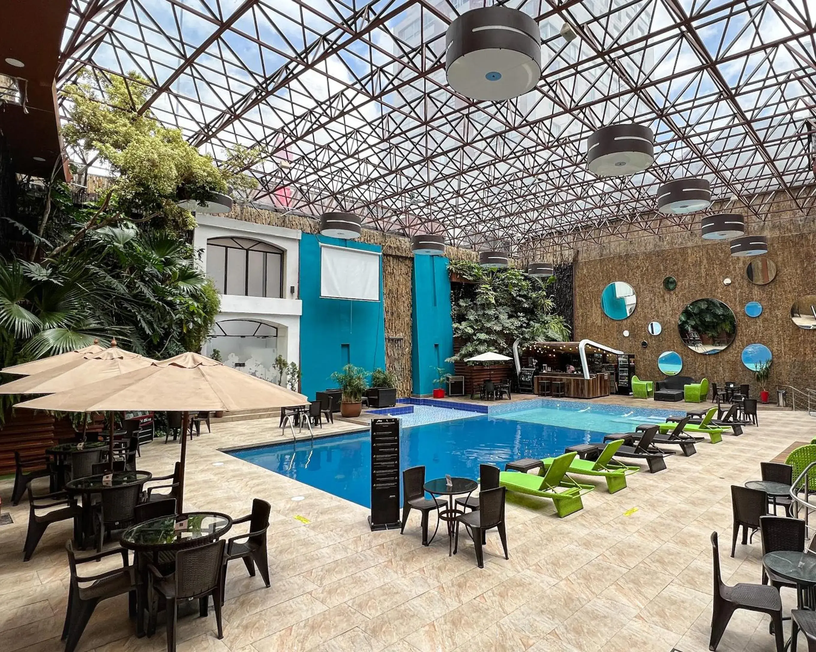 Swimming pool in Hotel Grand Park Swimming pool in Hotel Grand Park