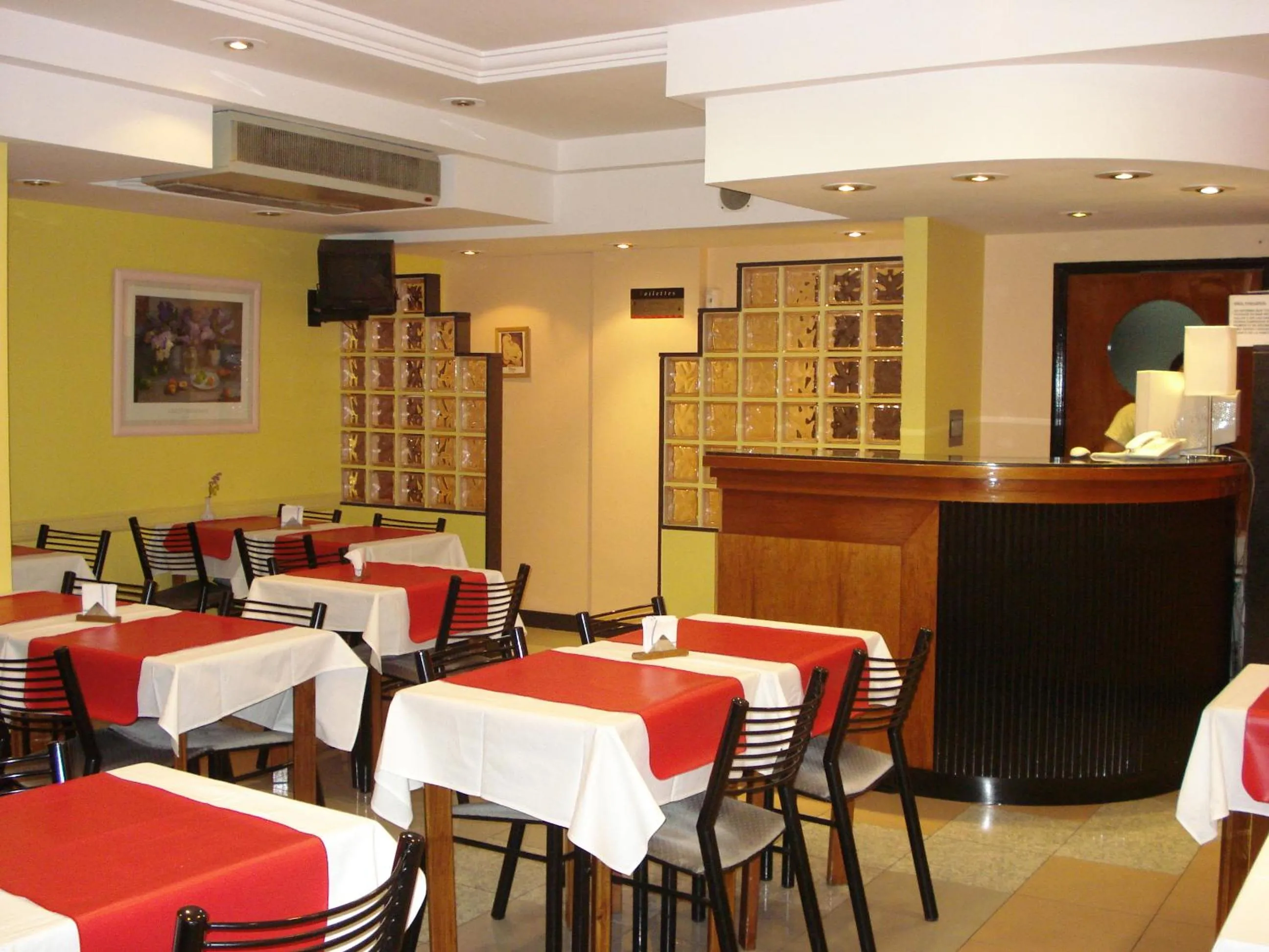 Restaurant/places to eat in Hotel Esperia
