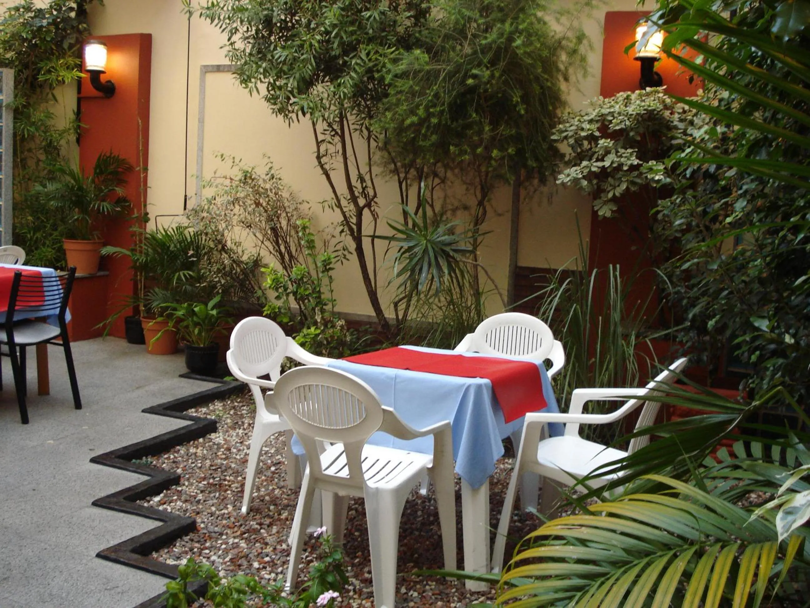 Restaurant/places to eat in Hotel Esperia