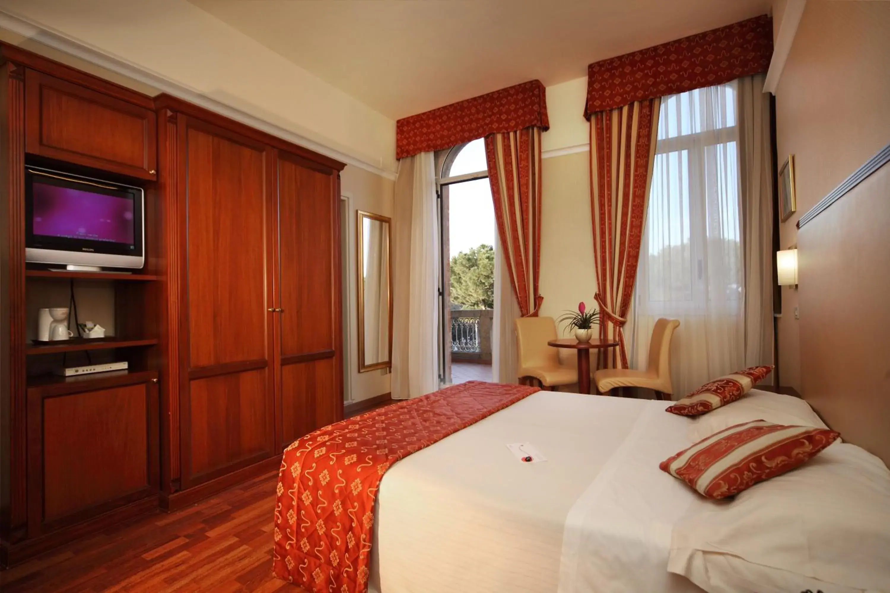 TV and multimedia, Bed in Villa Adriatica Ambienthotels