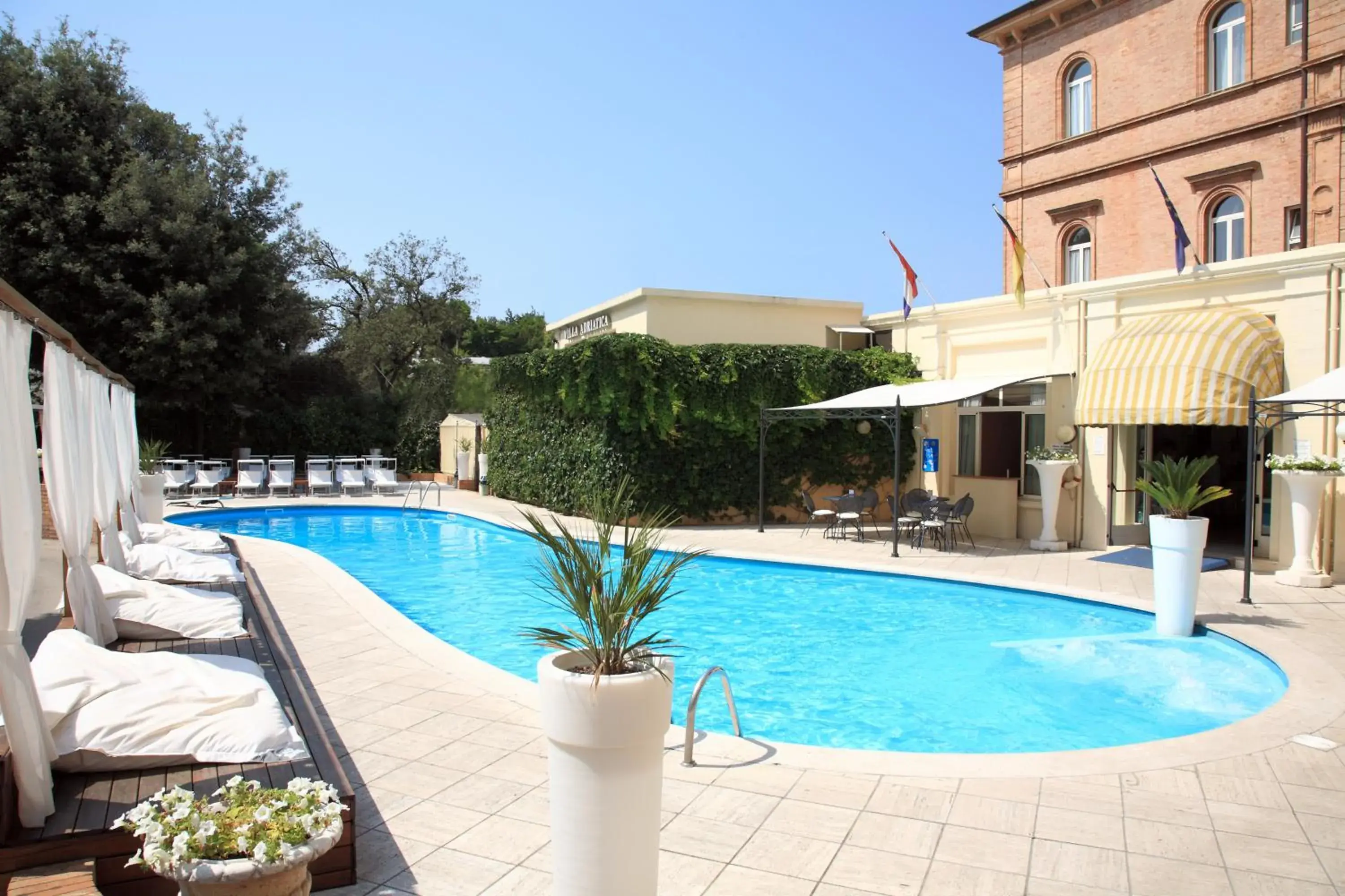 Solarium, Swimming Pool in Villa Adriatica Ambienthotels