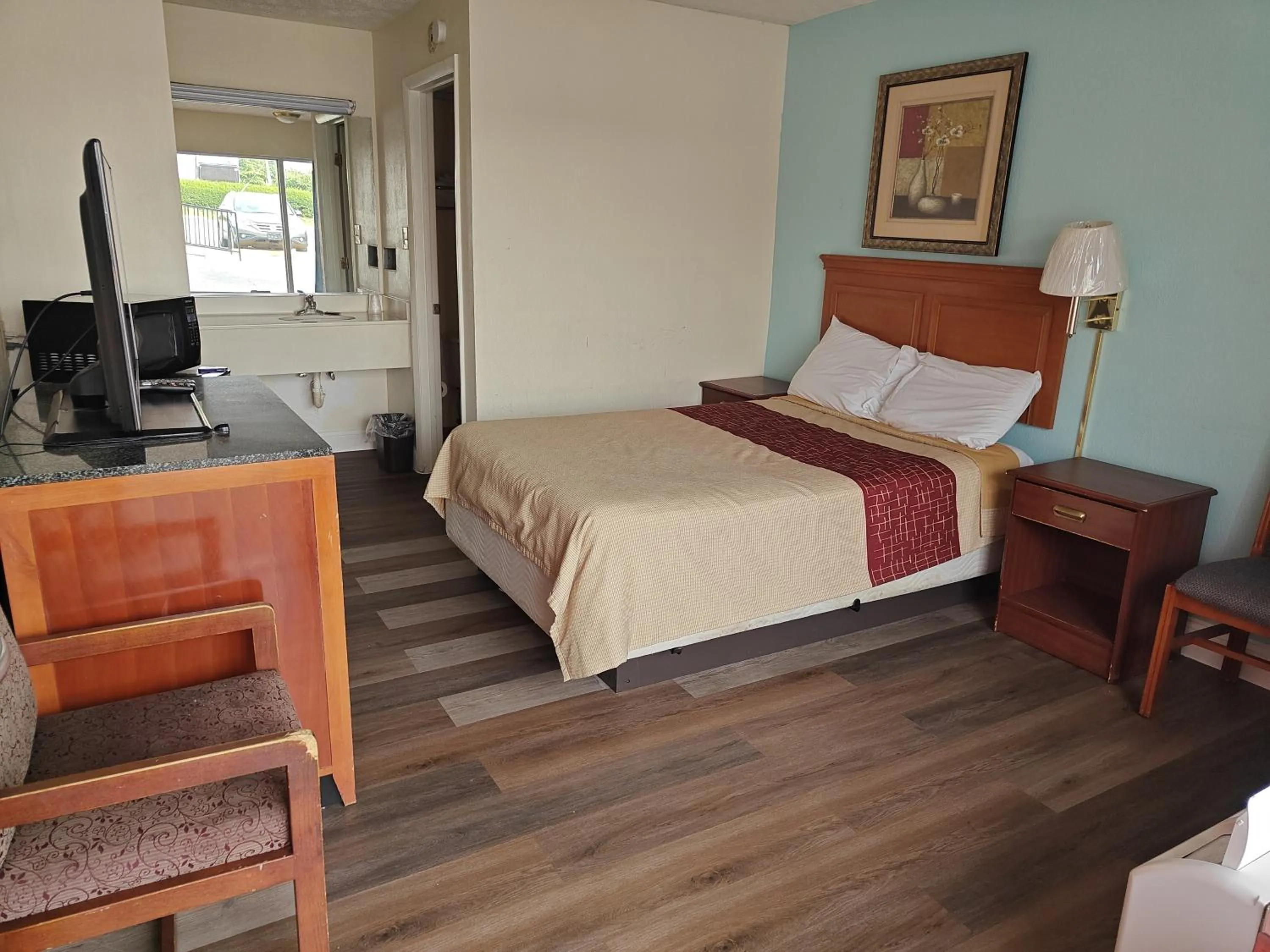 Bed in Countryside Inn Motel