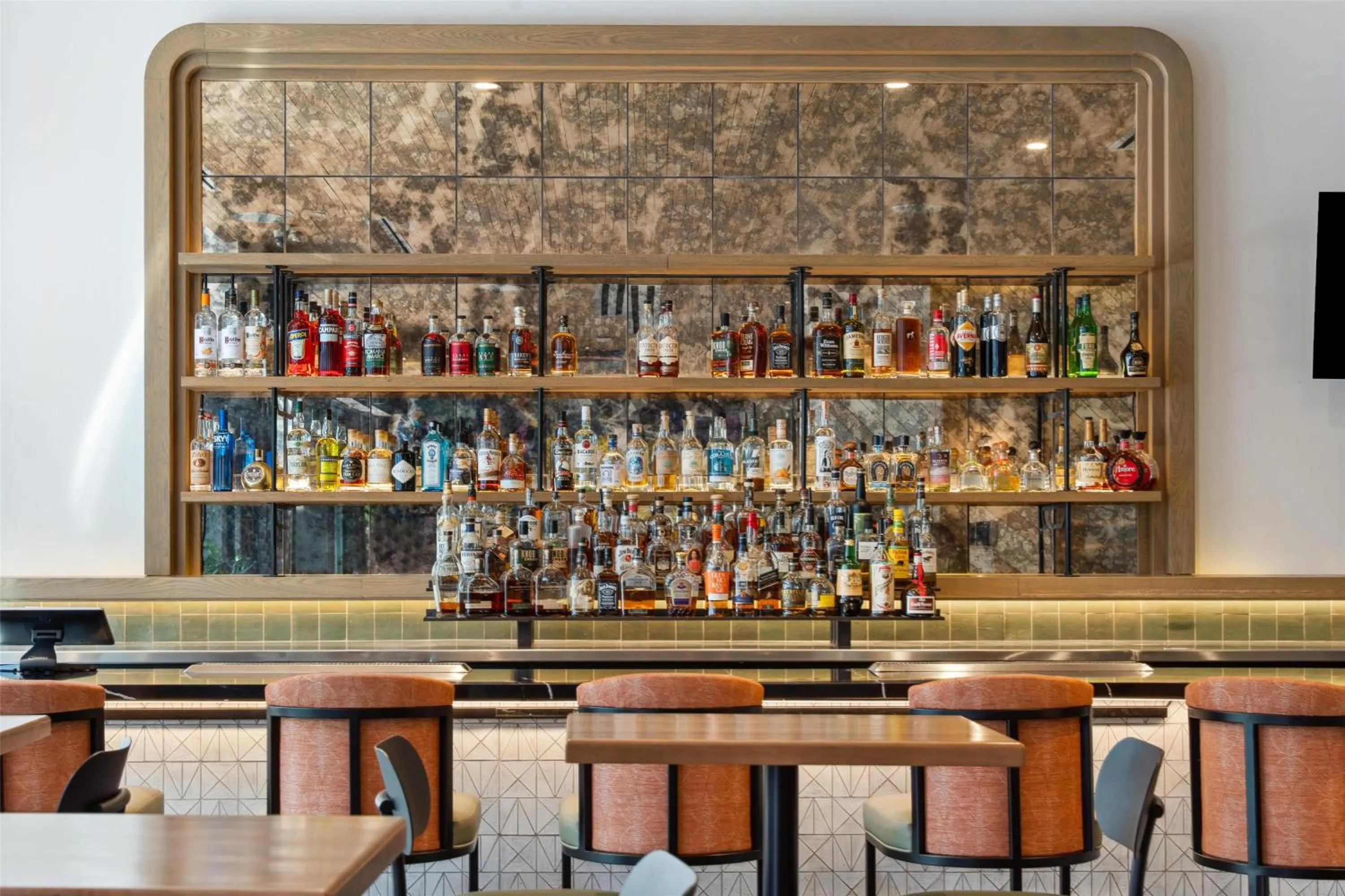 Lounge or bar in Motto by Hilton Washington DC City Center