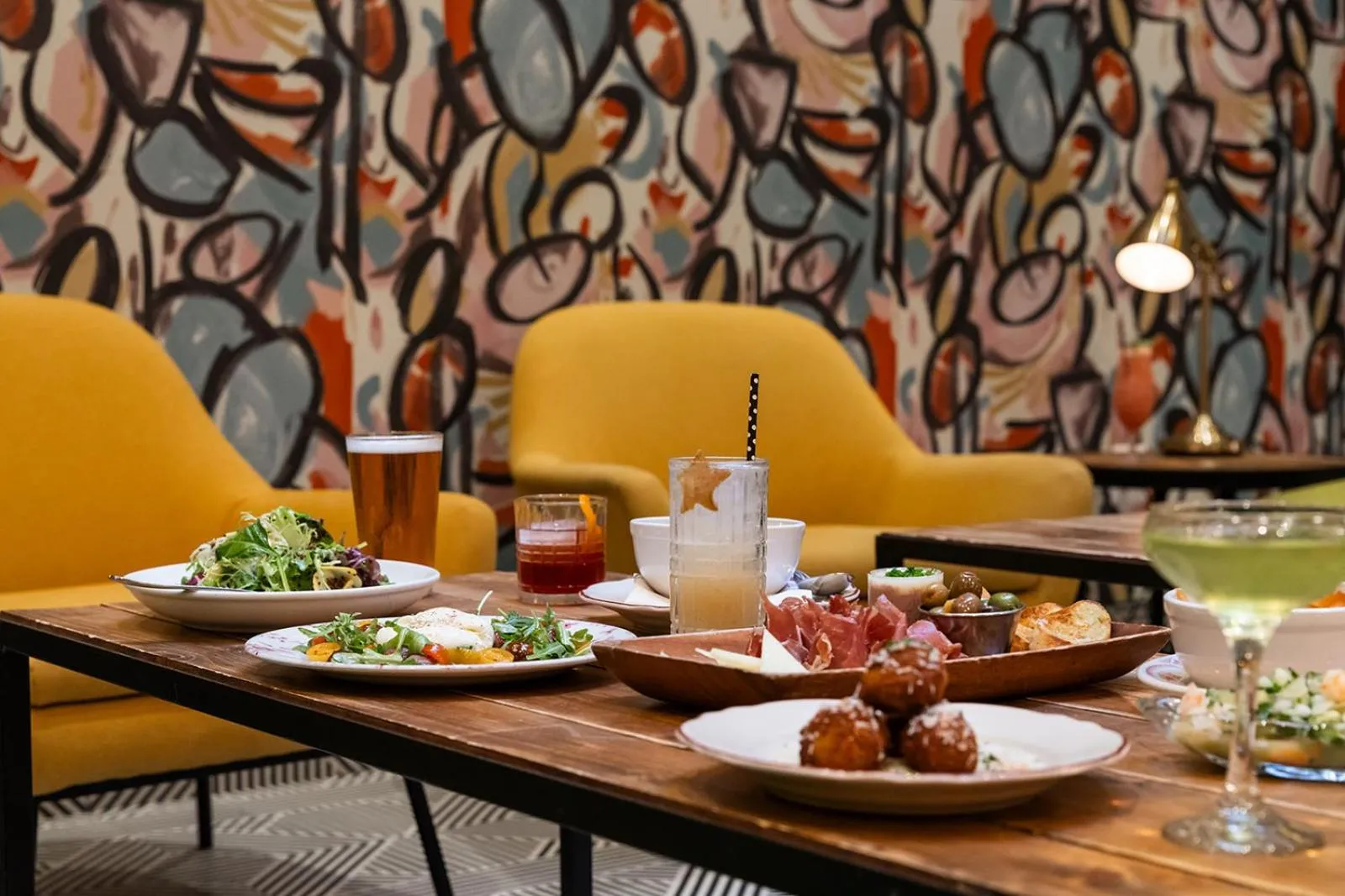 Restaurant/places to eat in Motto by Hilton Washington DC City Center