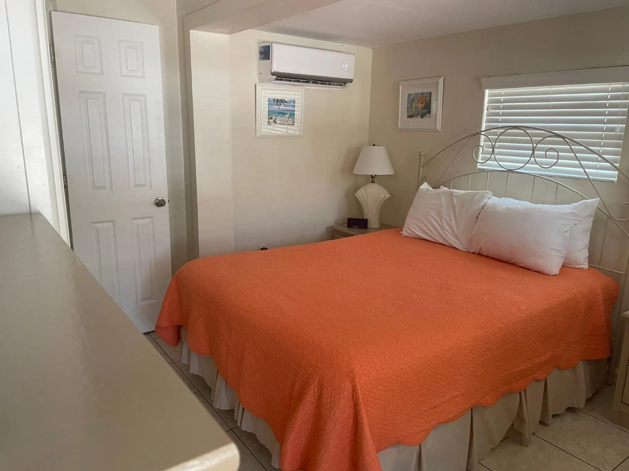 Bed in Venice Beach Villas