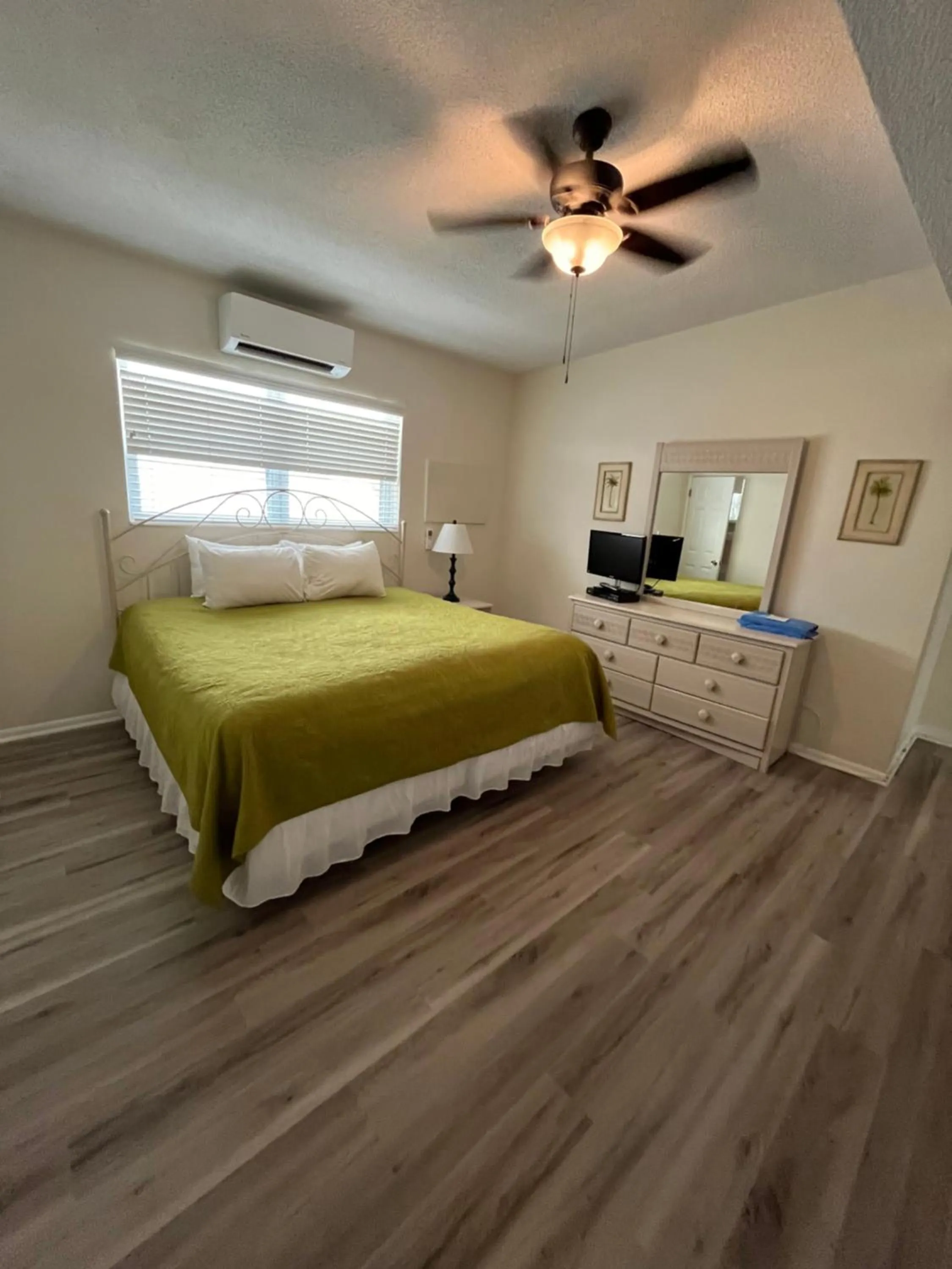 Bedroom, Bed in Venice Beach Villas