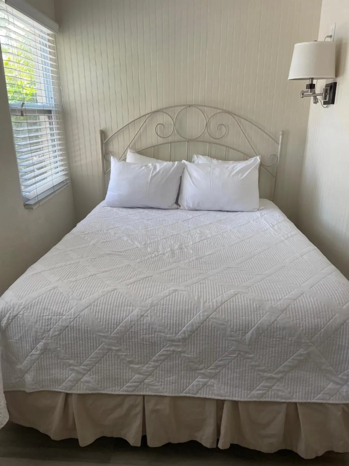 Bed in Venice Beach Villas