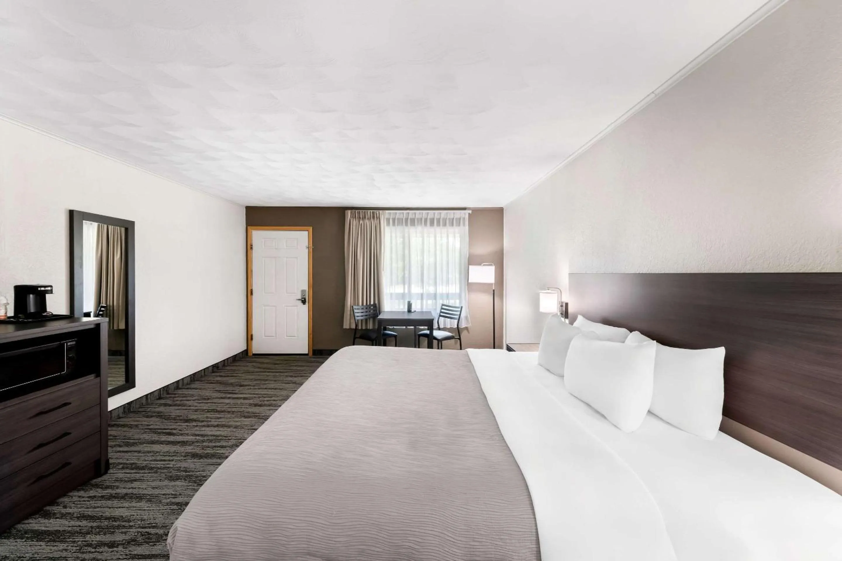 Bedroom, Bed in Quality Inn & Suites Munising