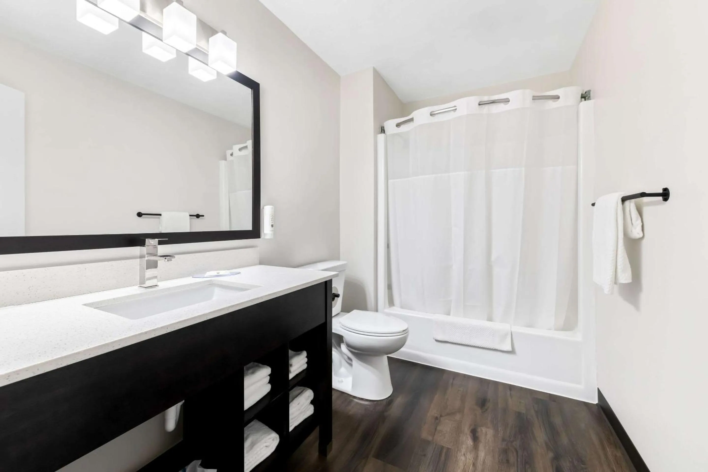 Bedroom in Quality Inn & Suites Munising