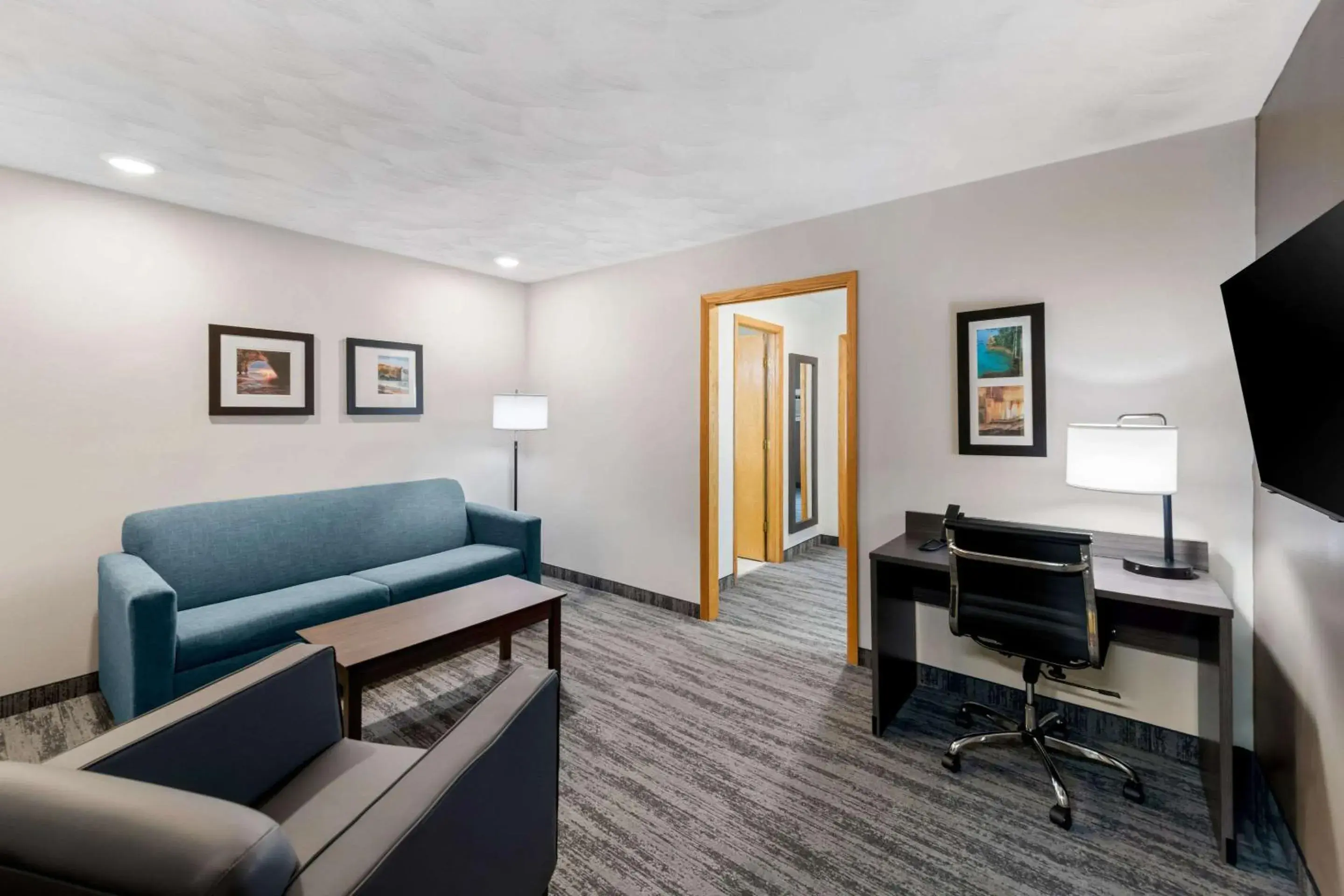 King Suite with Sofa Bed - Non-Smoking in Econo Lodge Inn & Suites Munising Area King Suite with Sofa Bed - Non-Smoking in Econo Lodge Inn & Suites Munising Area