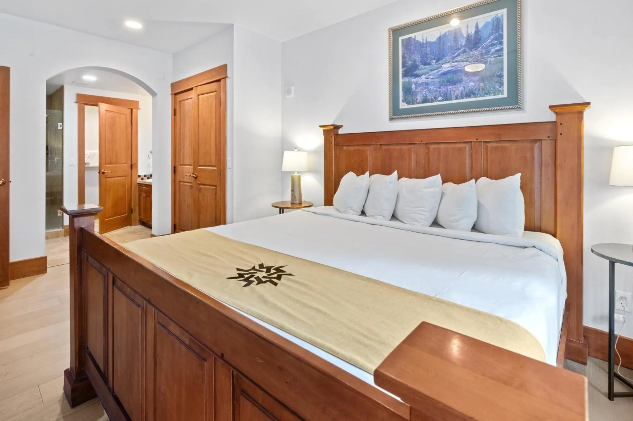 Bathroom, Bed in Timbers & Lone Eagle by Keystone Resort