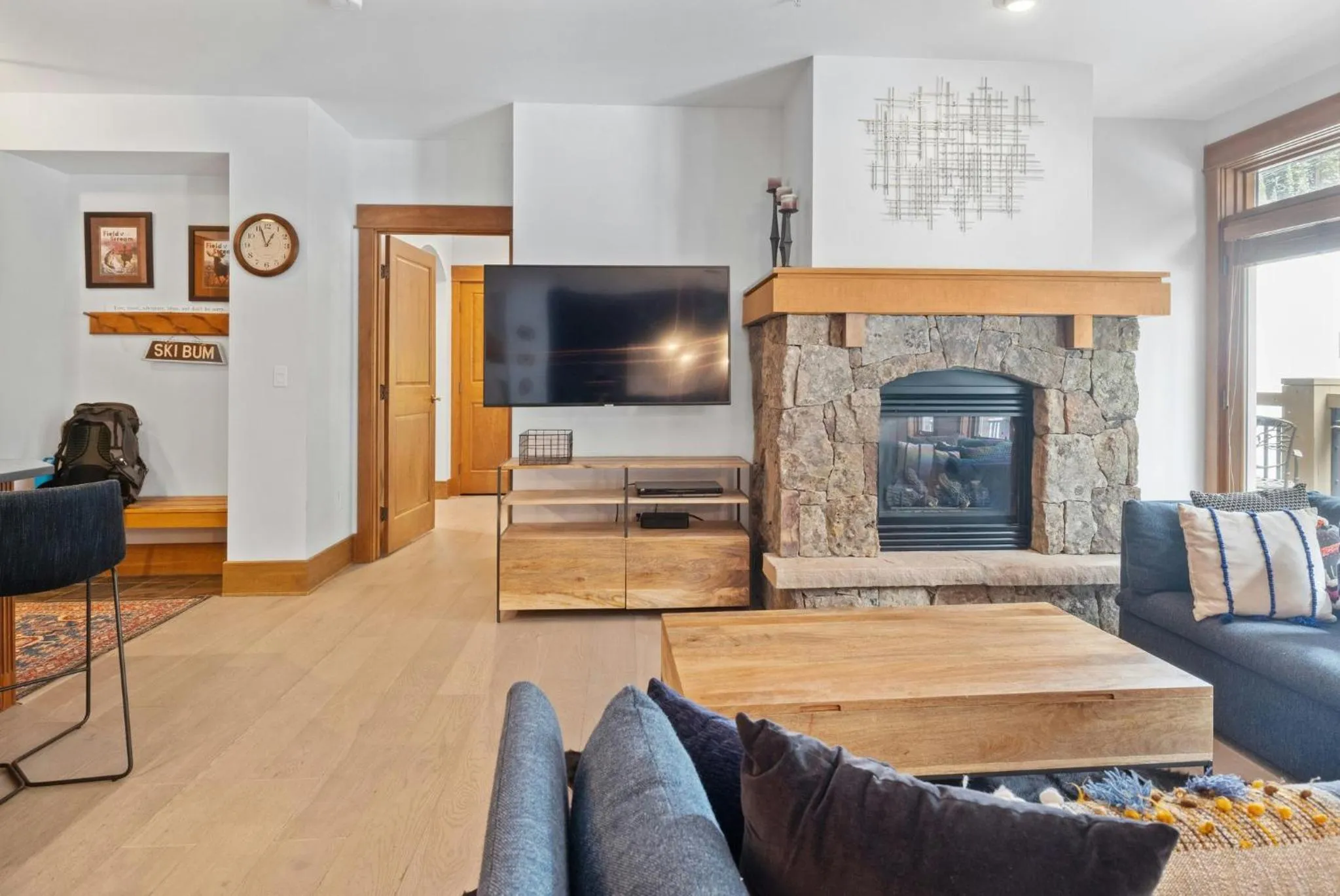 Living room in Timbers & Lone Eagle by Vail Resorts