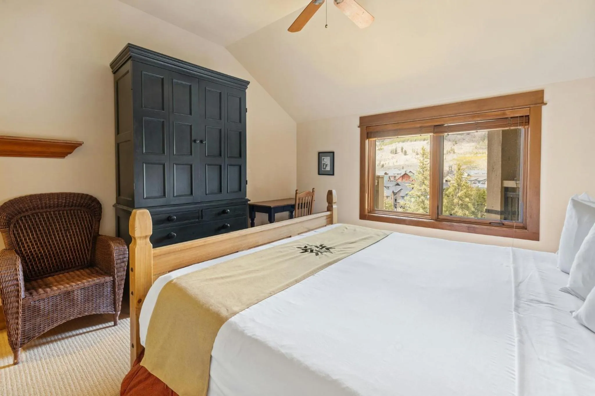 Bedroom, Bed in Timbers & Lone Eagle by Vail Resorts