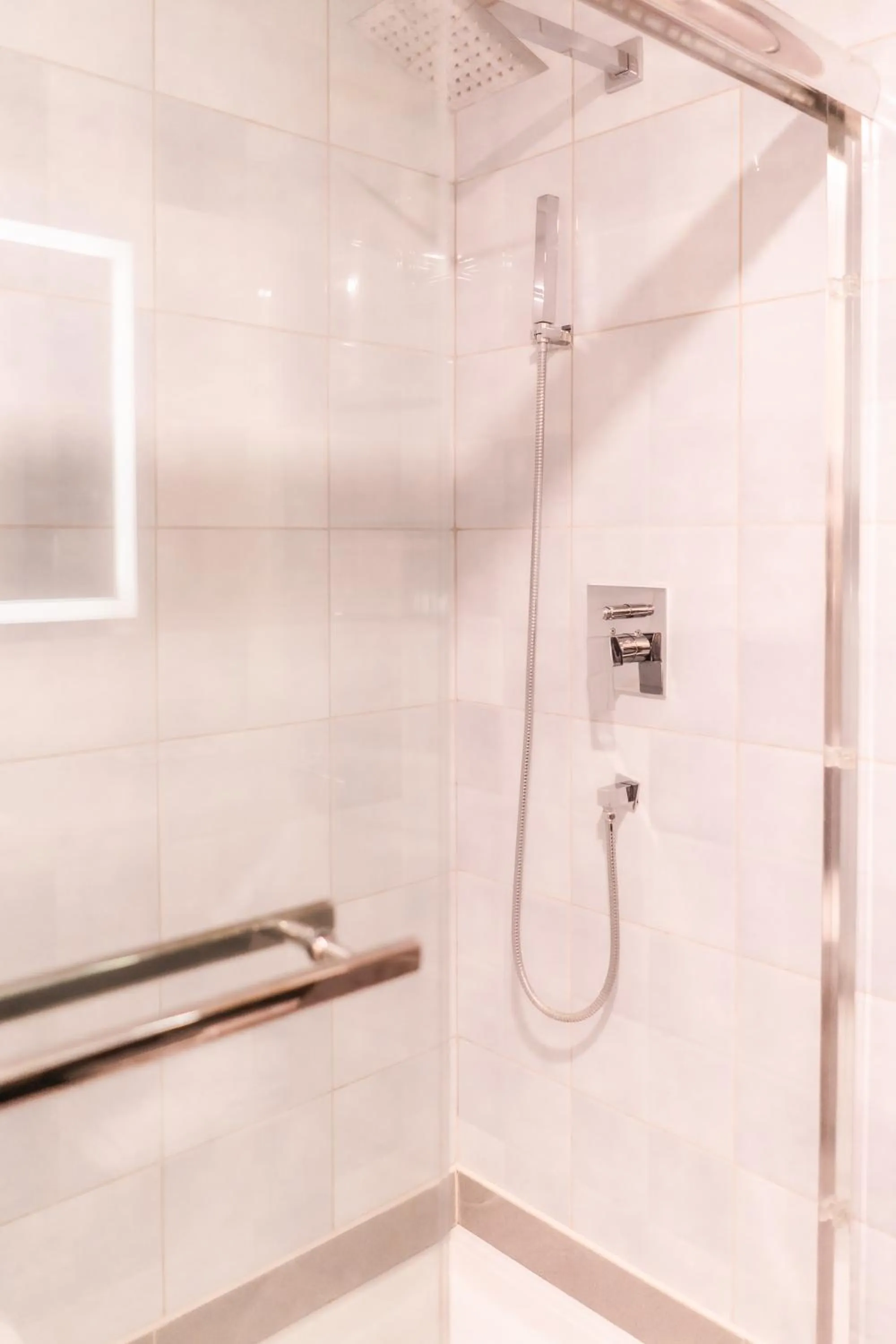 Shower, Bathroom in Stars Inn