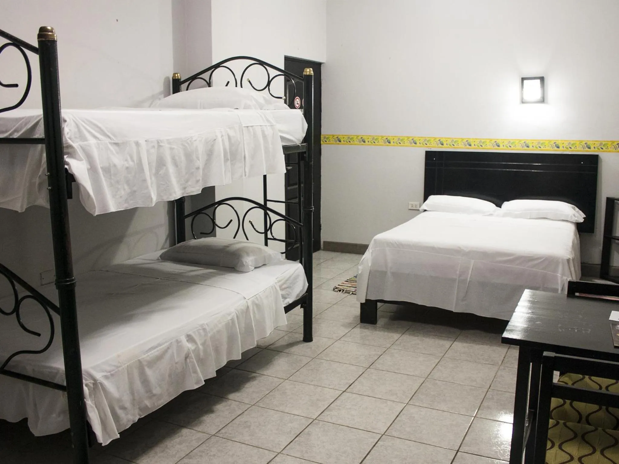 Photo of the whole room, Bed in Jer`s Hostal