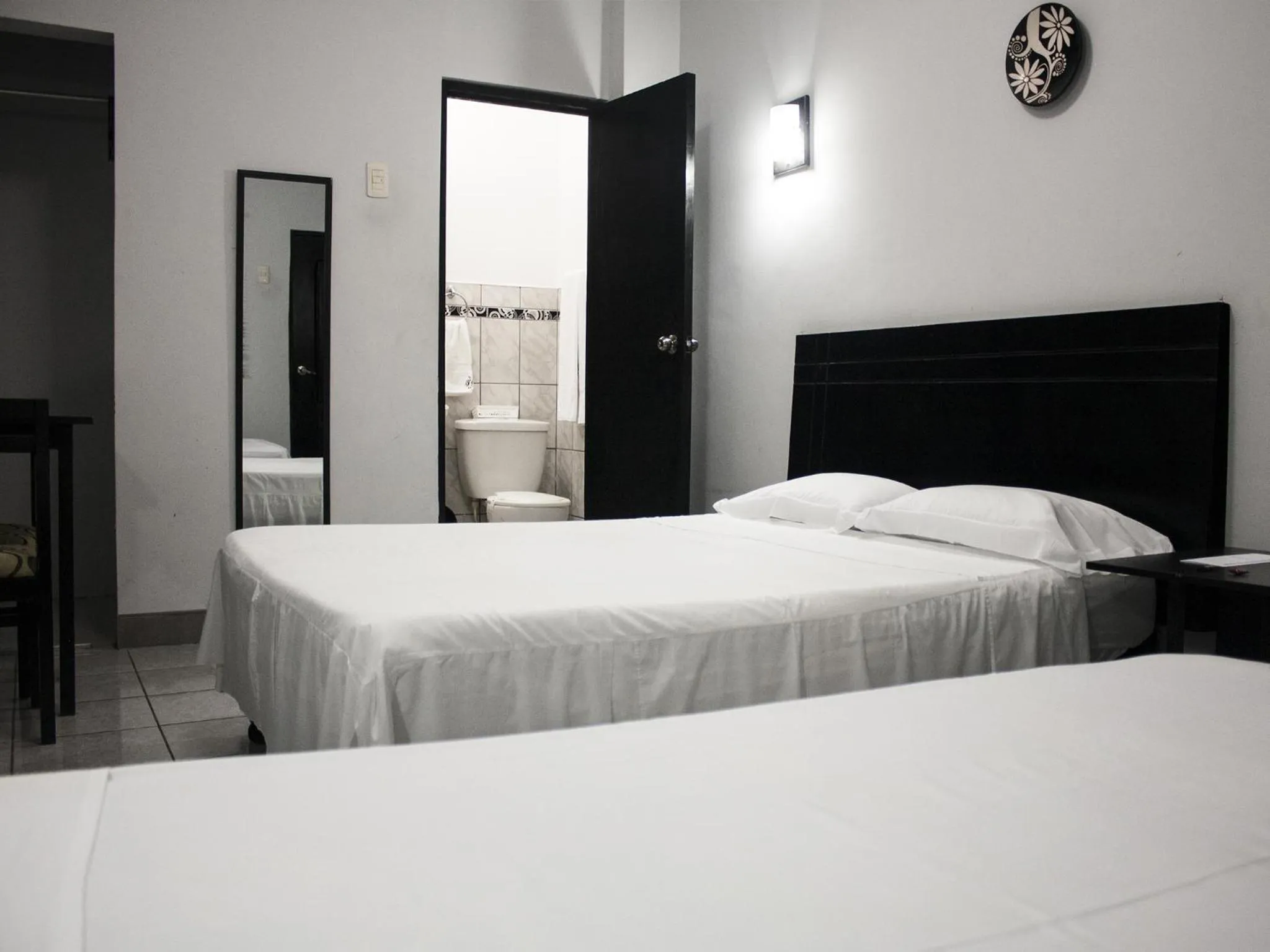 Photo of the whole room, Bed in Jer`s Hostal