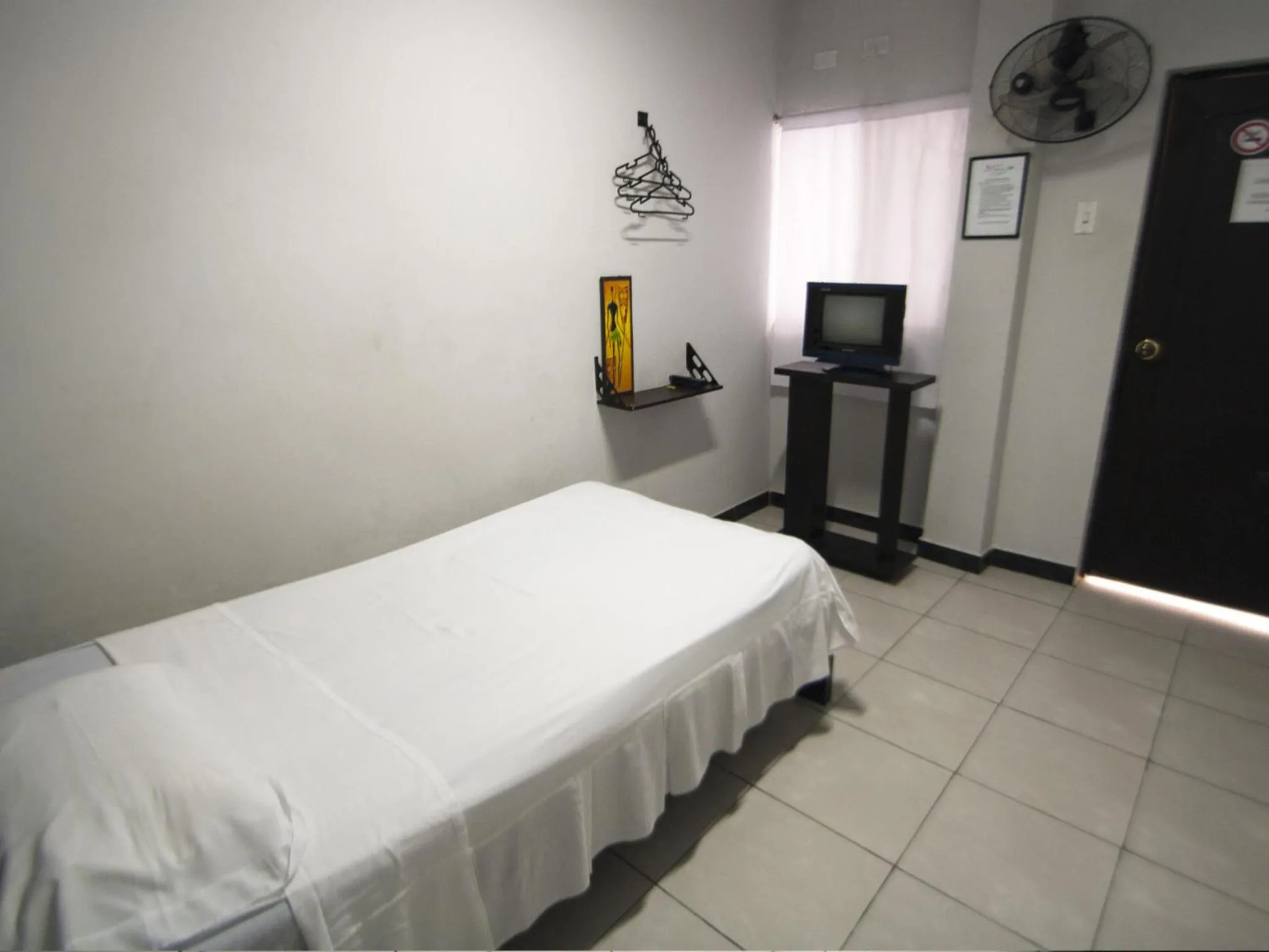 Photo of the whole room, Bed in Jer`s Hostal