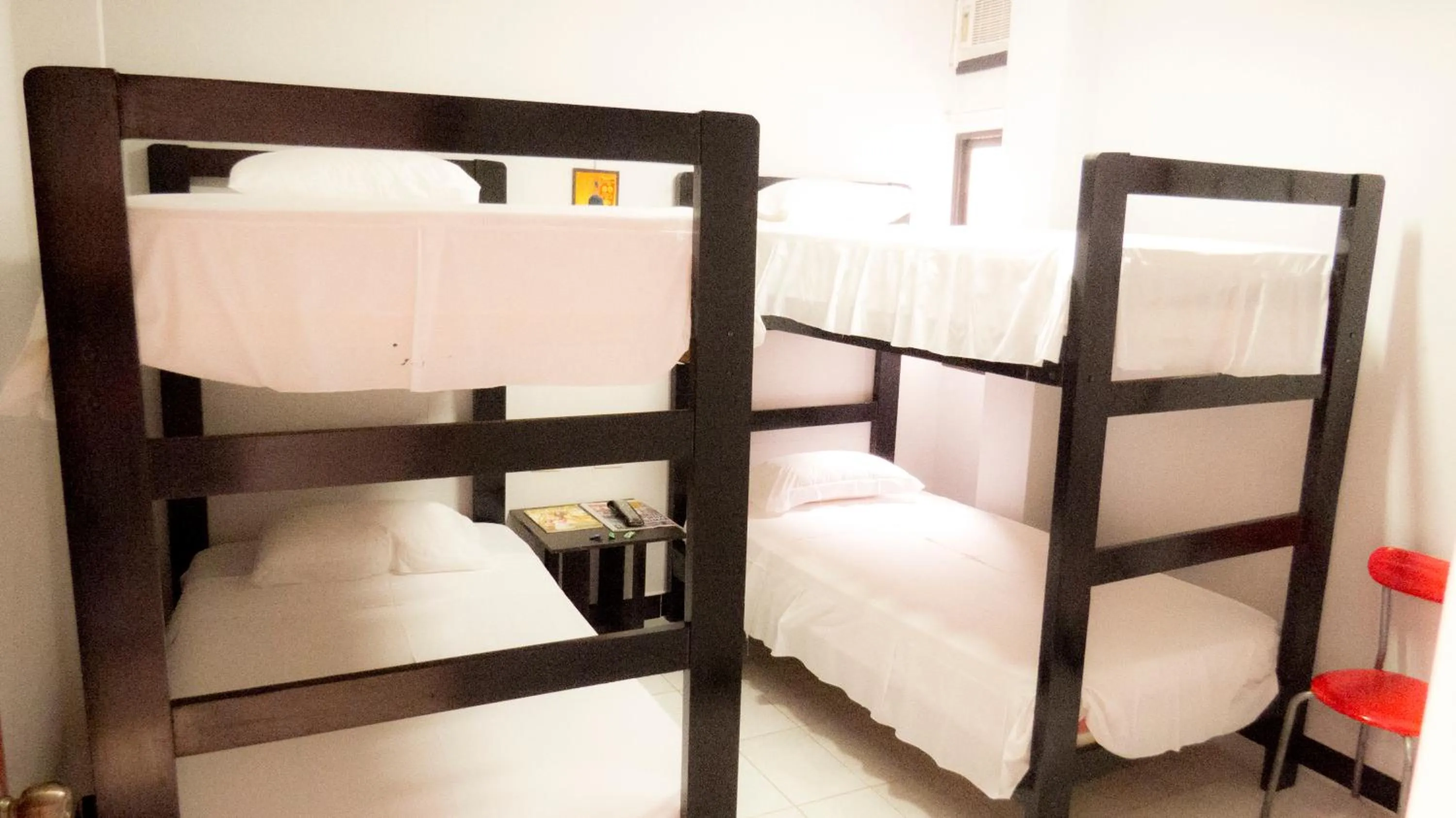 Photo of the whole room, Bed in Jer`s Hostal