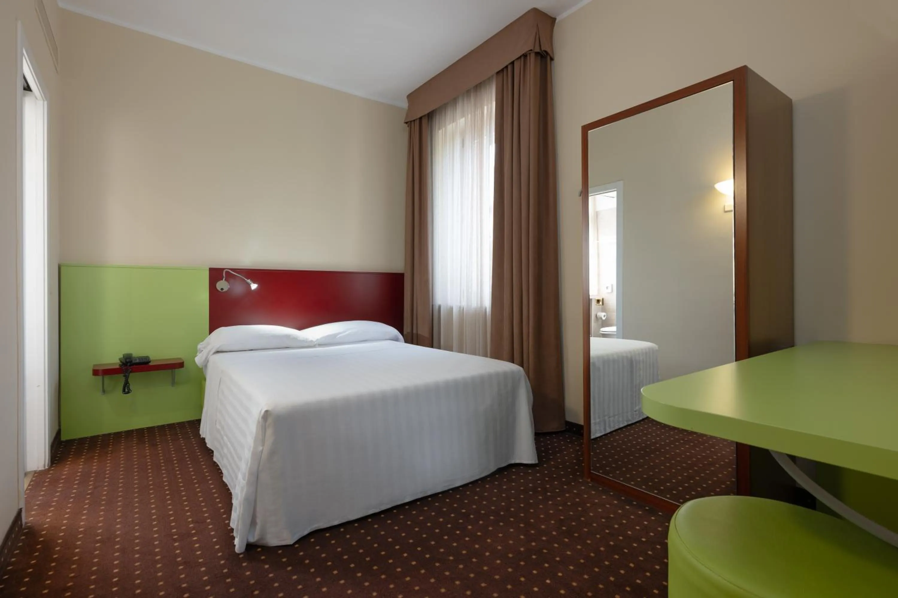 Bedroom, Bed in Hotel Toscanini