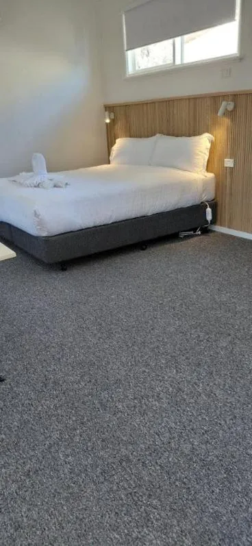 Bed in The Highlander Motel - 24HR Check In