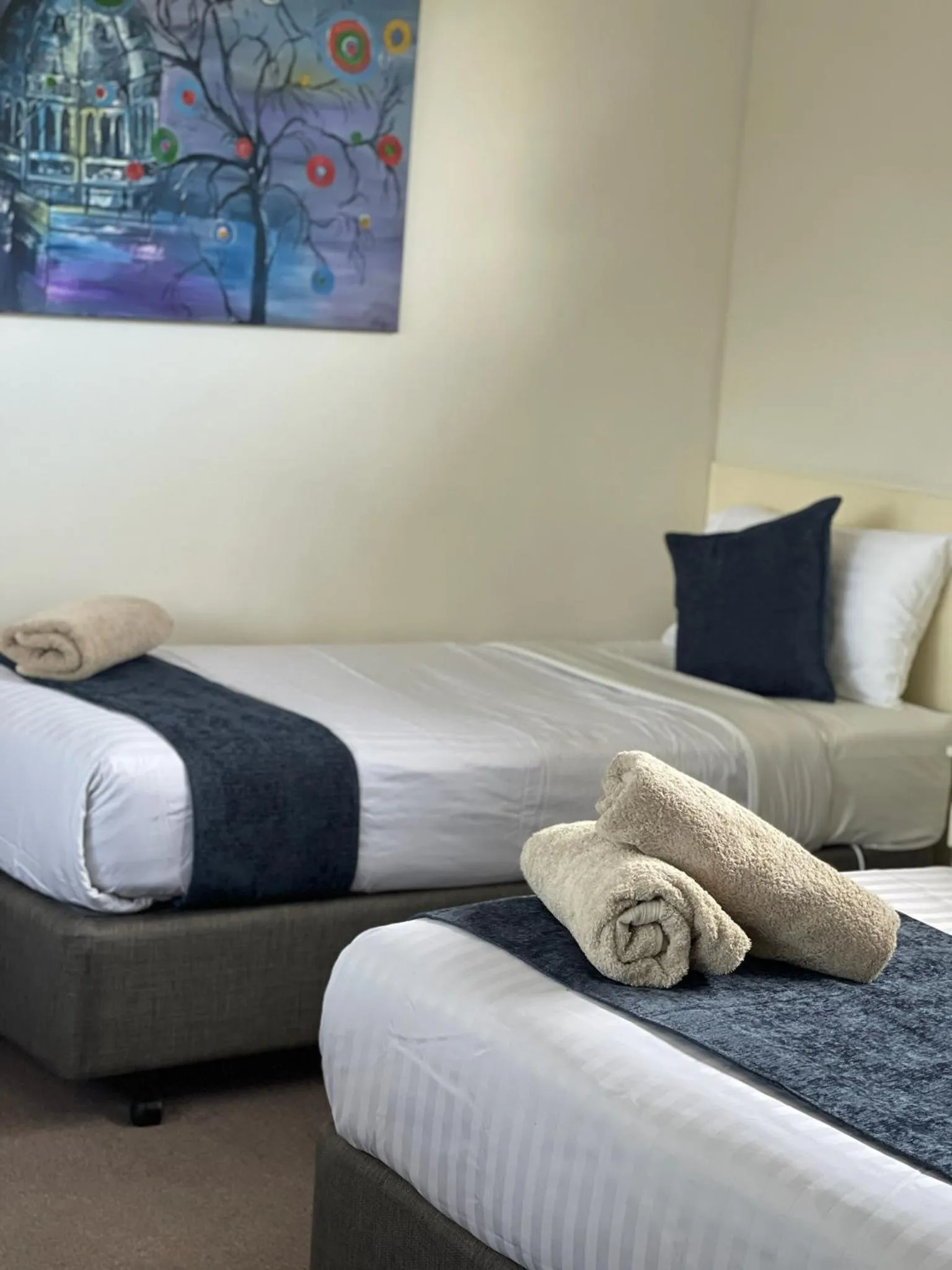 Bed in The Highlander Motel - 24HR Check In