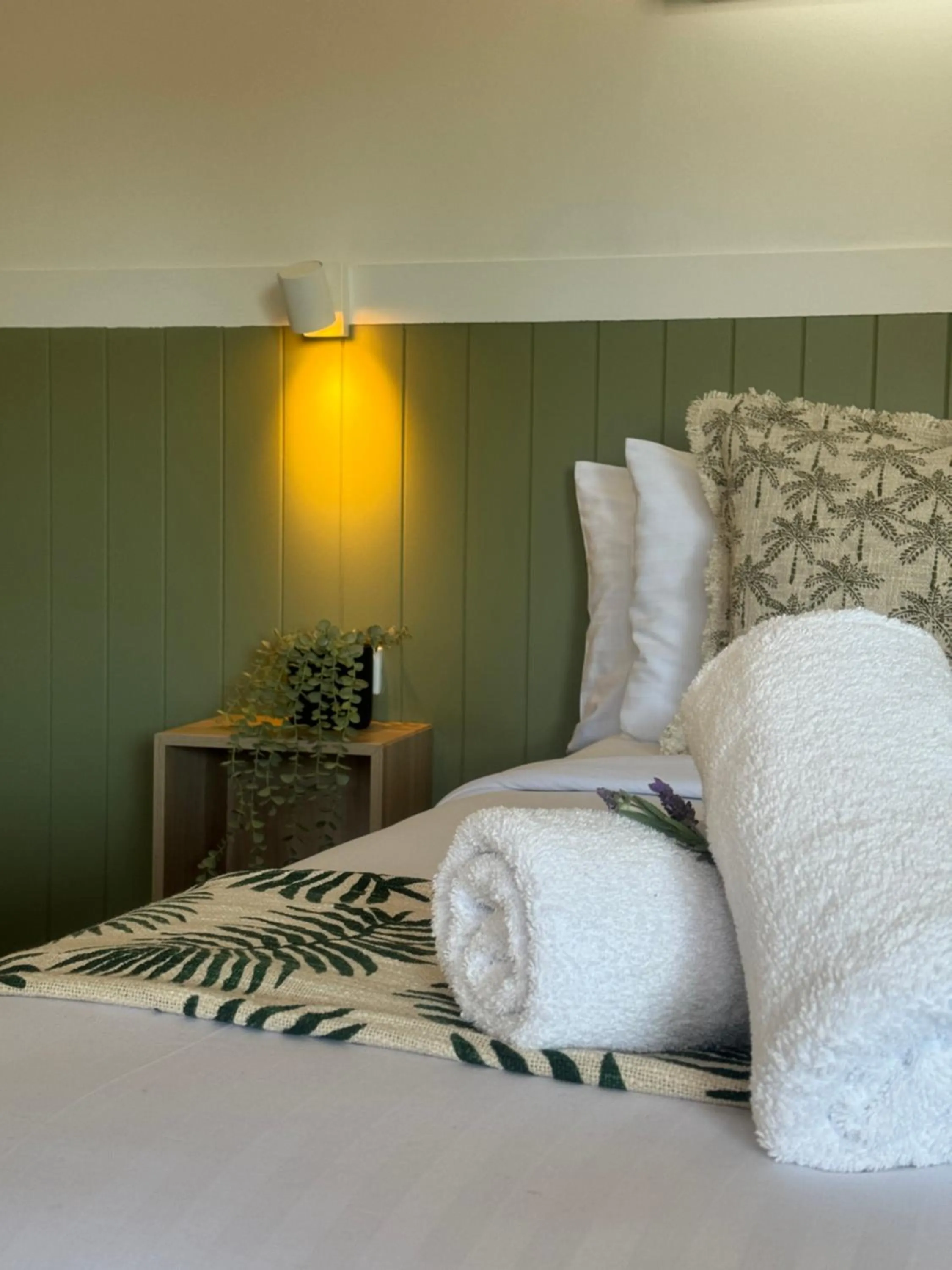 Bed in The Highlander Motel - 24HR Check In