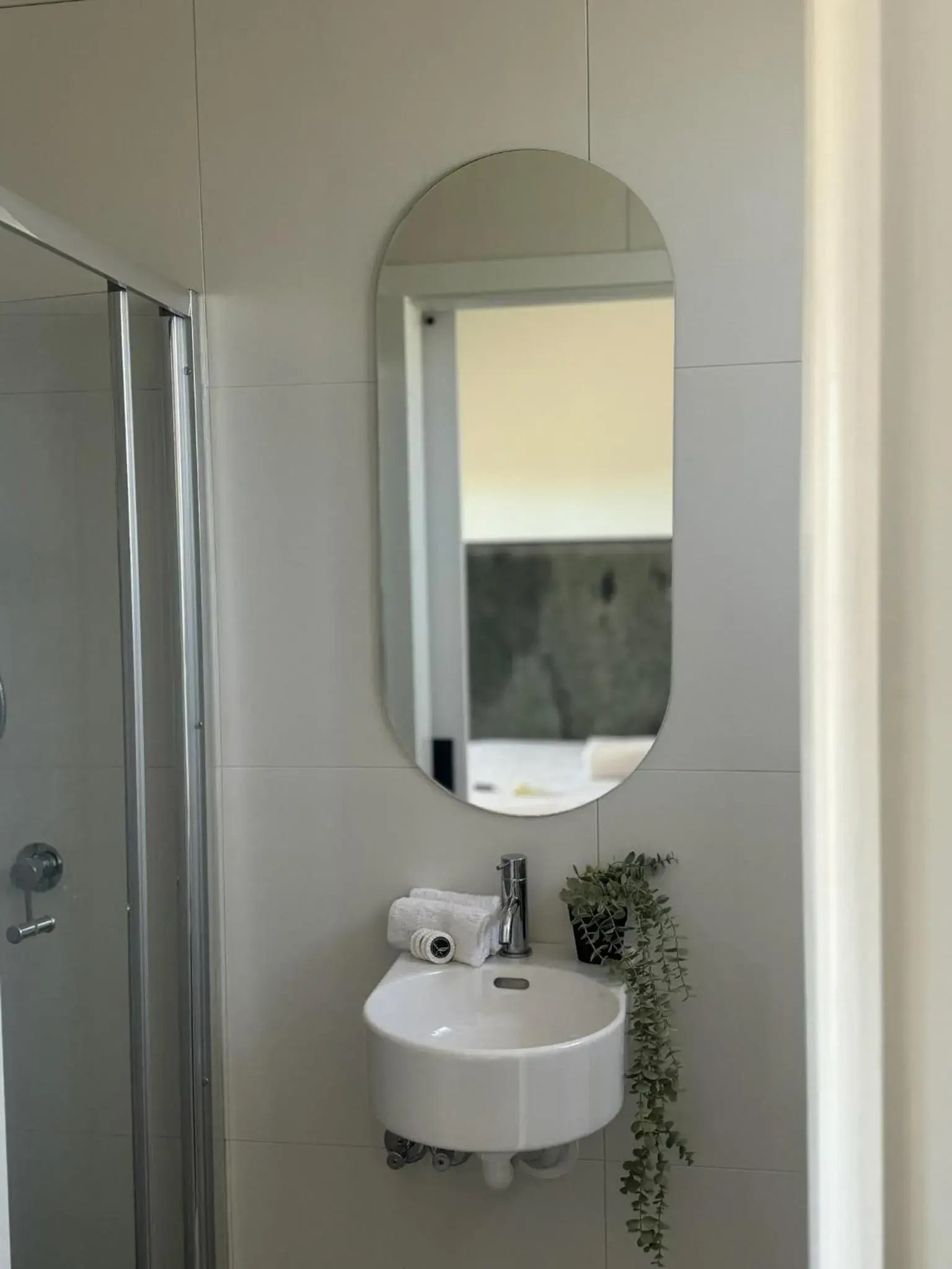 Deluxe Twin Room in The Highlander Motel - 24HR Check In Deluxe Twin Room in The Highlander Motel - 24HR Check In