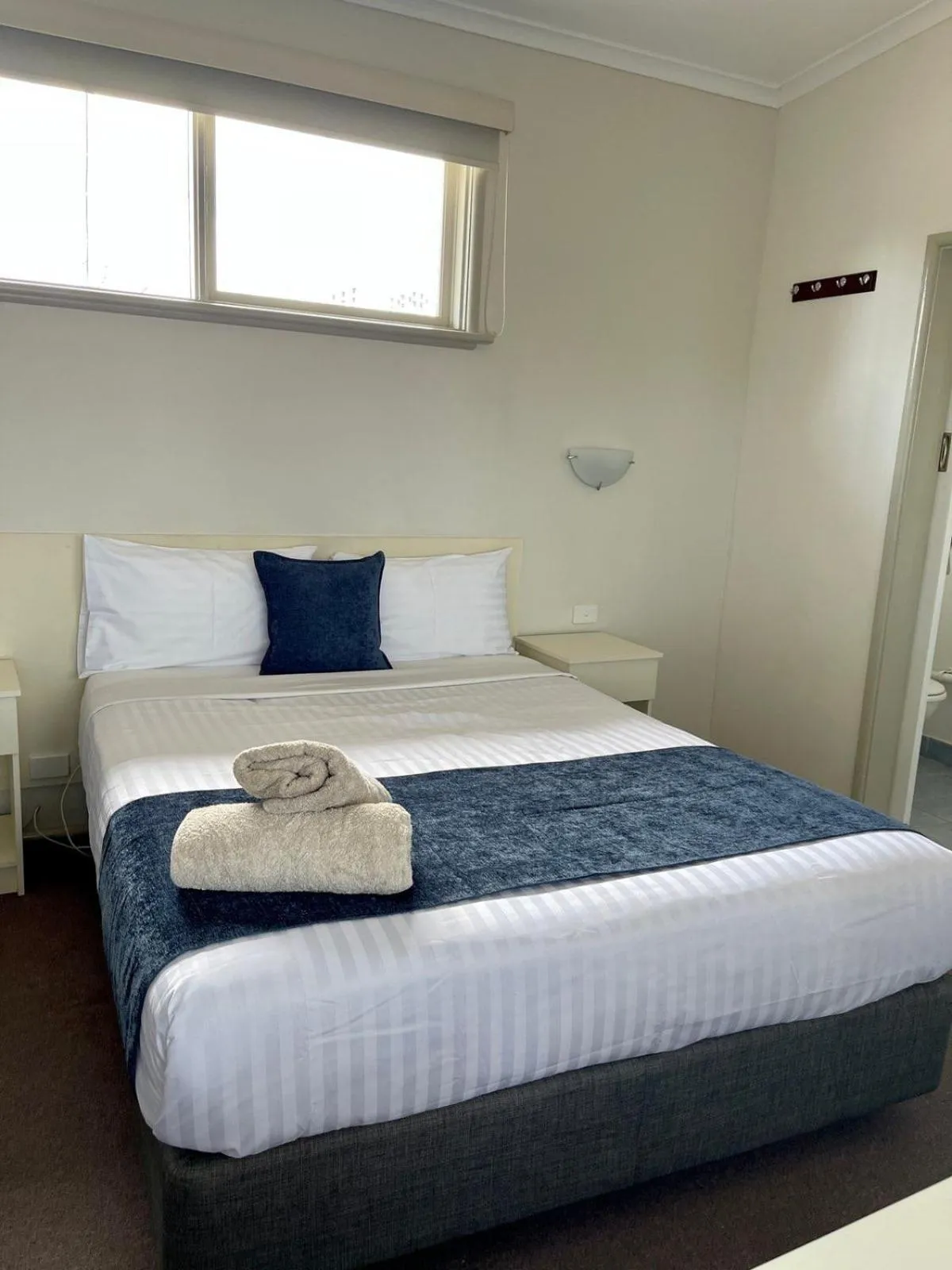 Bed in The Highlander Motel - 24HR Check In