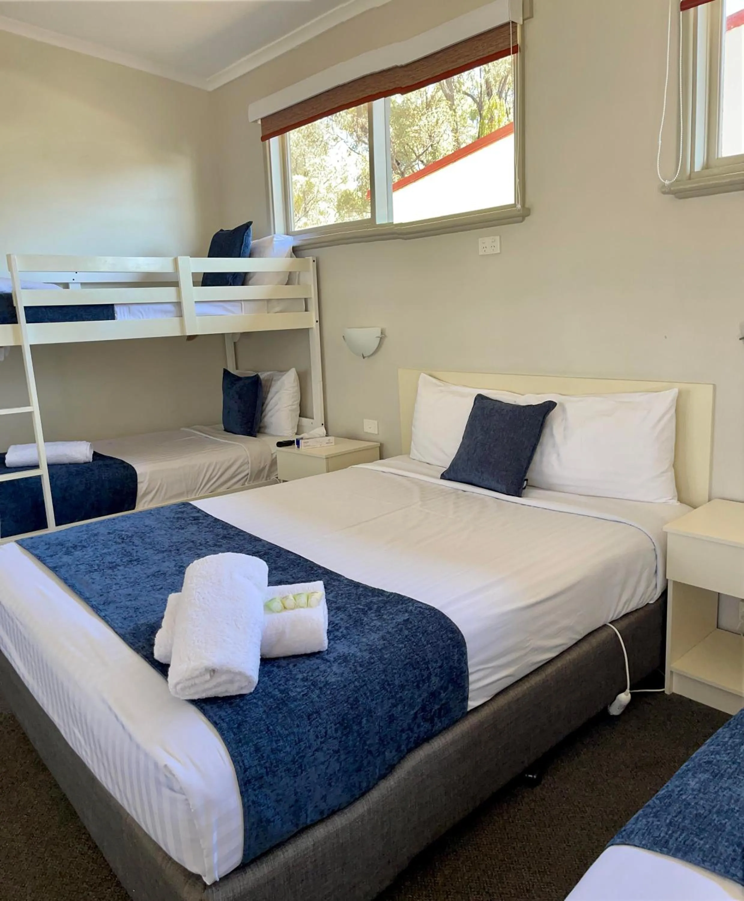 Bed in The Highlander Motel - 24HR Check In