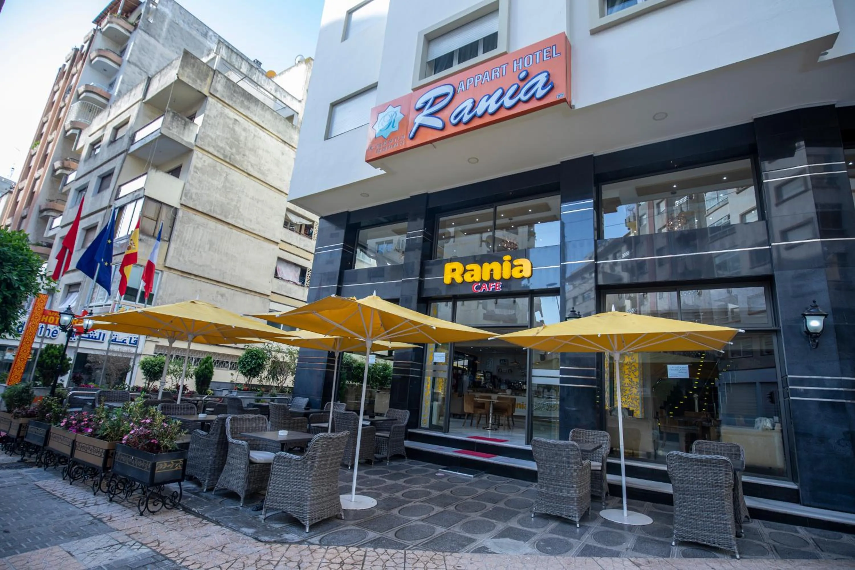 Restaurant/places to eat in Appart Hotel Rania